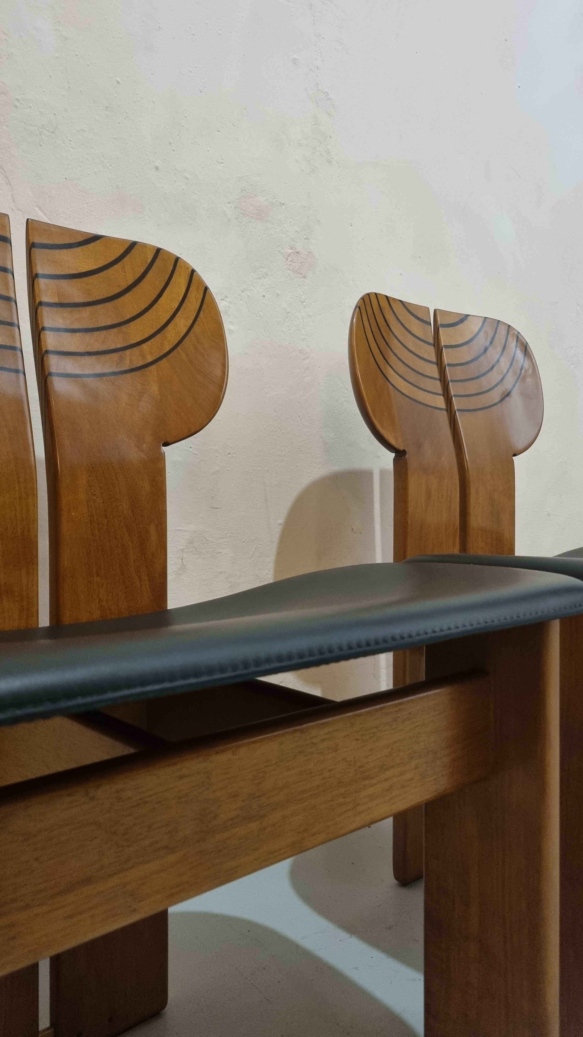 Late 20th Century 4 Africa chairs designed by Afra & Tobia Scarpa for Maxalto 1980s Artona series in vendita