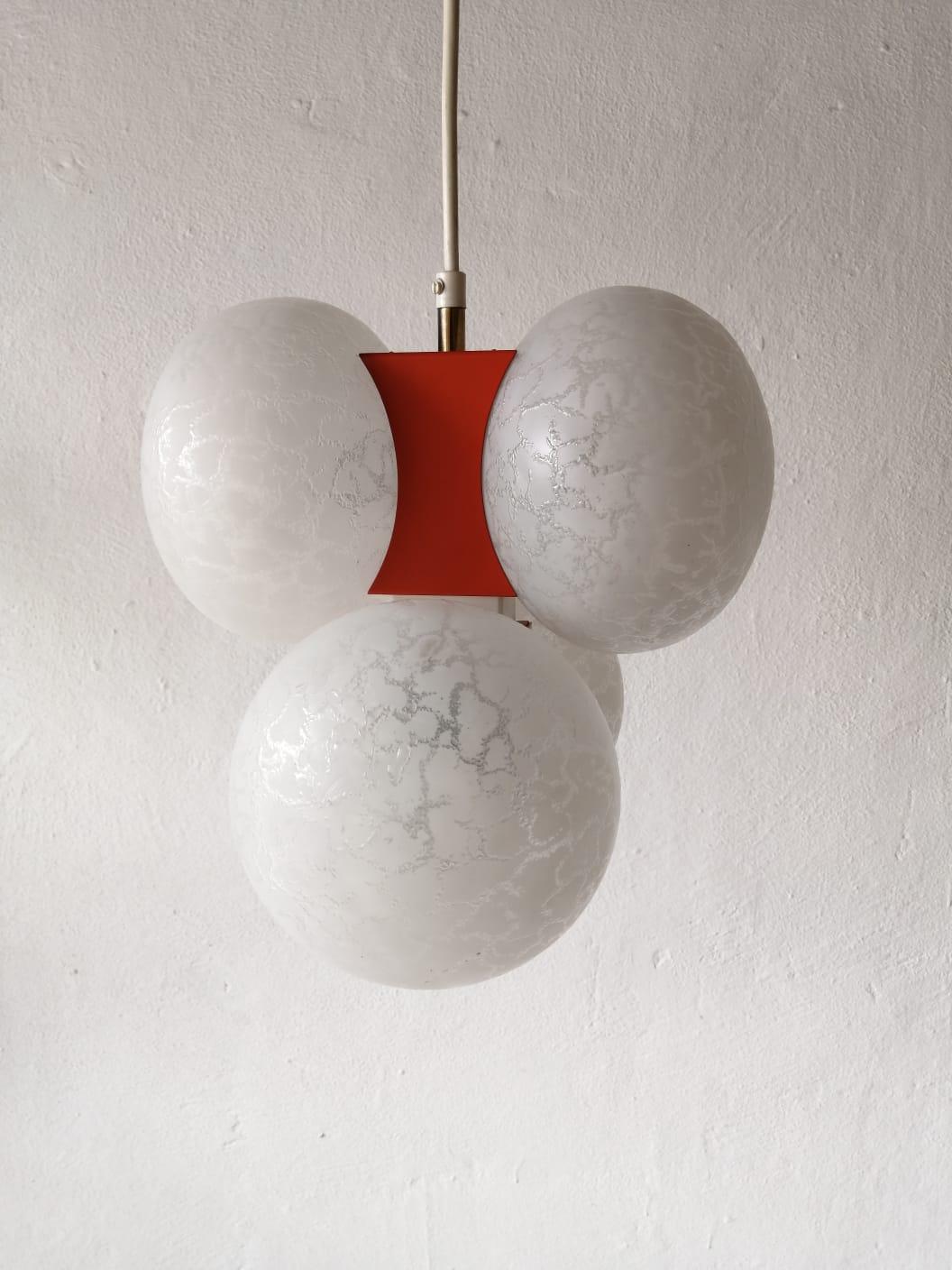 4 amorphous glass & orange metal chandelier by Moderne Leuchten, 1970s Germany

Very beautiful and rare design pendant lamp.

Lampshade is in very good vintage condition.

This lamp works with 4x E27 light bulbs.
Wired and suitable to use