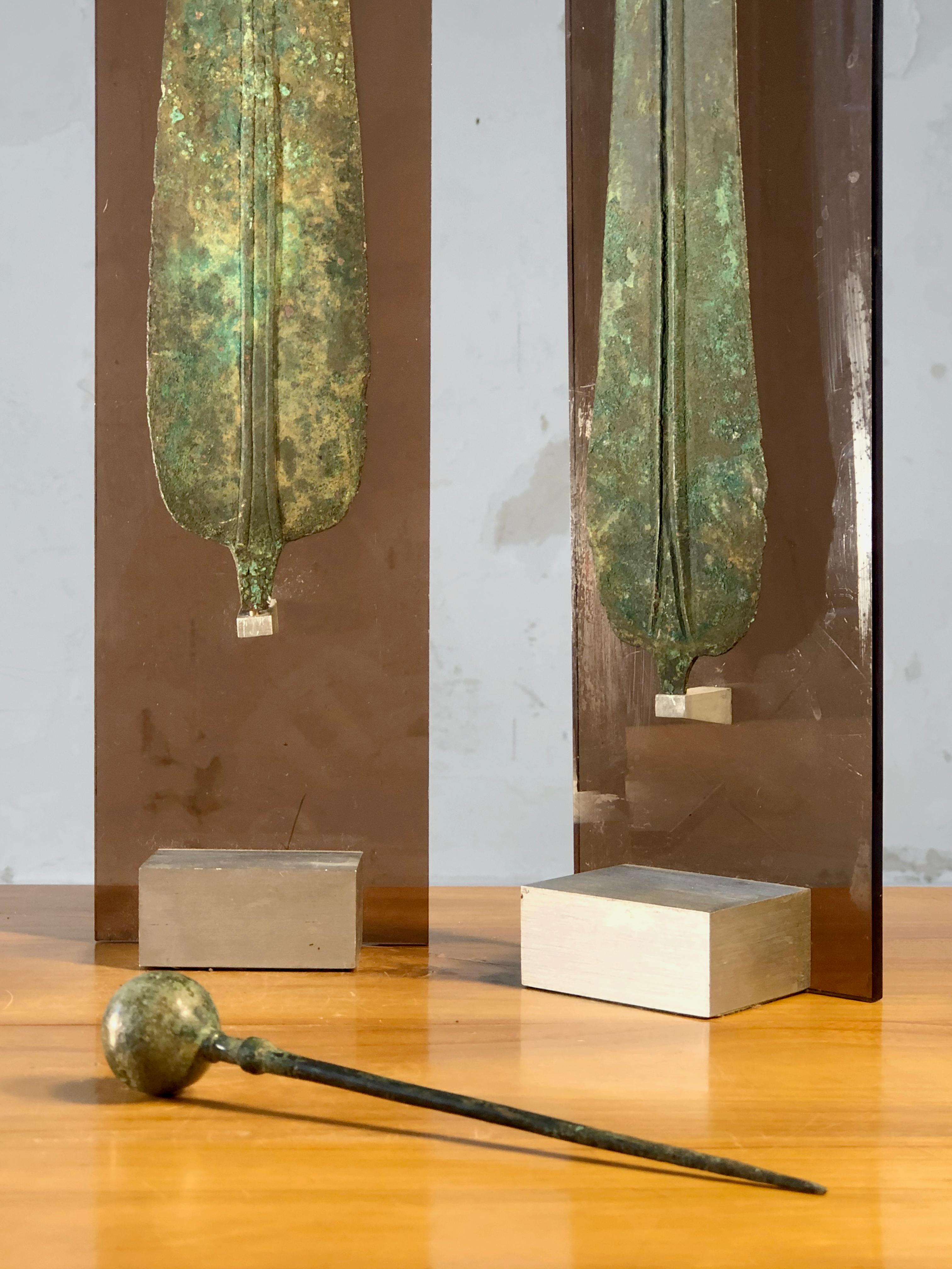 4 Antic BRONZE Objects in 3 Postmodern Frames, att. CLAUDE DE MUZAC, France 1970 In Fair Condition For Sale In PARIS, FR