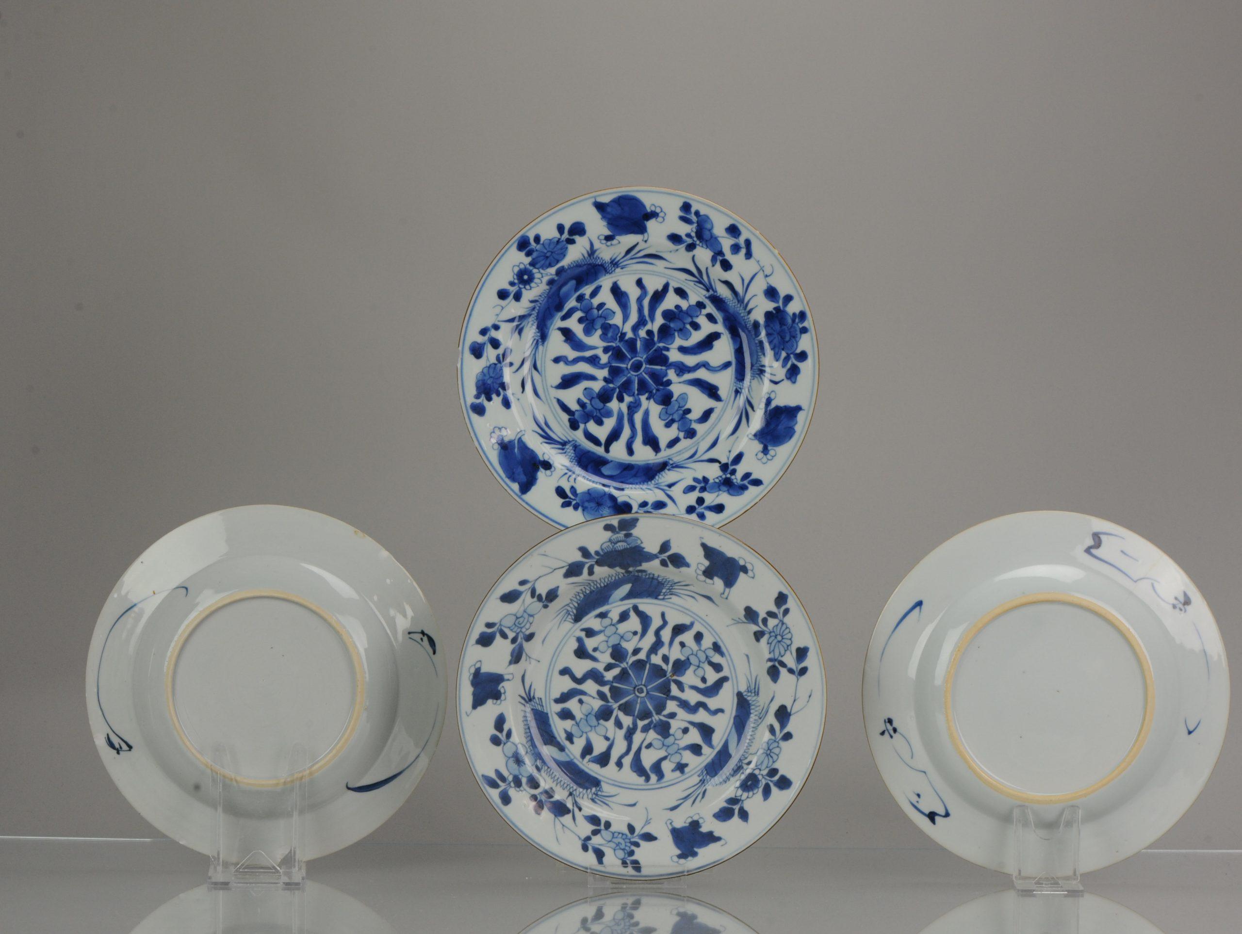 Qing Assiette de table ancienne en porcelaine chinoise bleue et blanche de la période Kangxi du 18ème siècle en vente