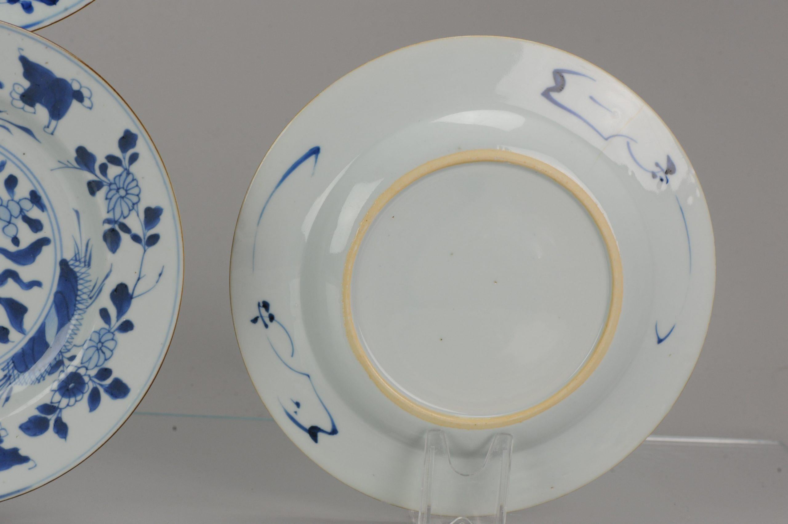 XVIIIe siècle Assiette de table ancienne en porcelaine chinoise bleue et blanche de la période Kangxi du 18ème siècle en vente