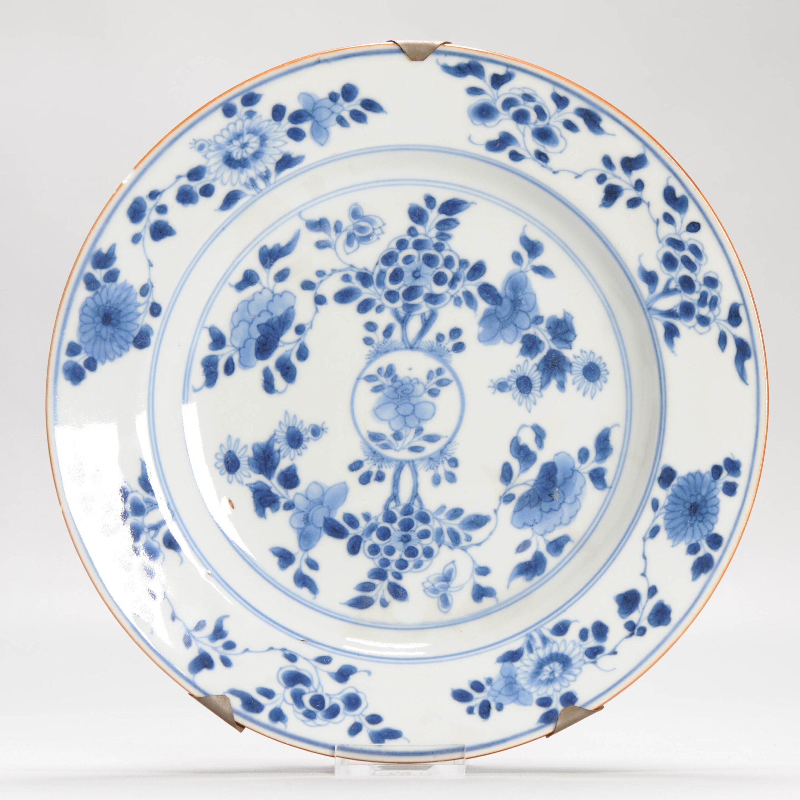 #4 Antique Chinese Porcelain Kangxi Period Blue and White Set Dinner Plates For Sale 5
