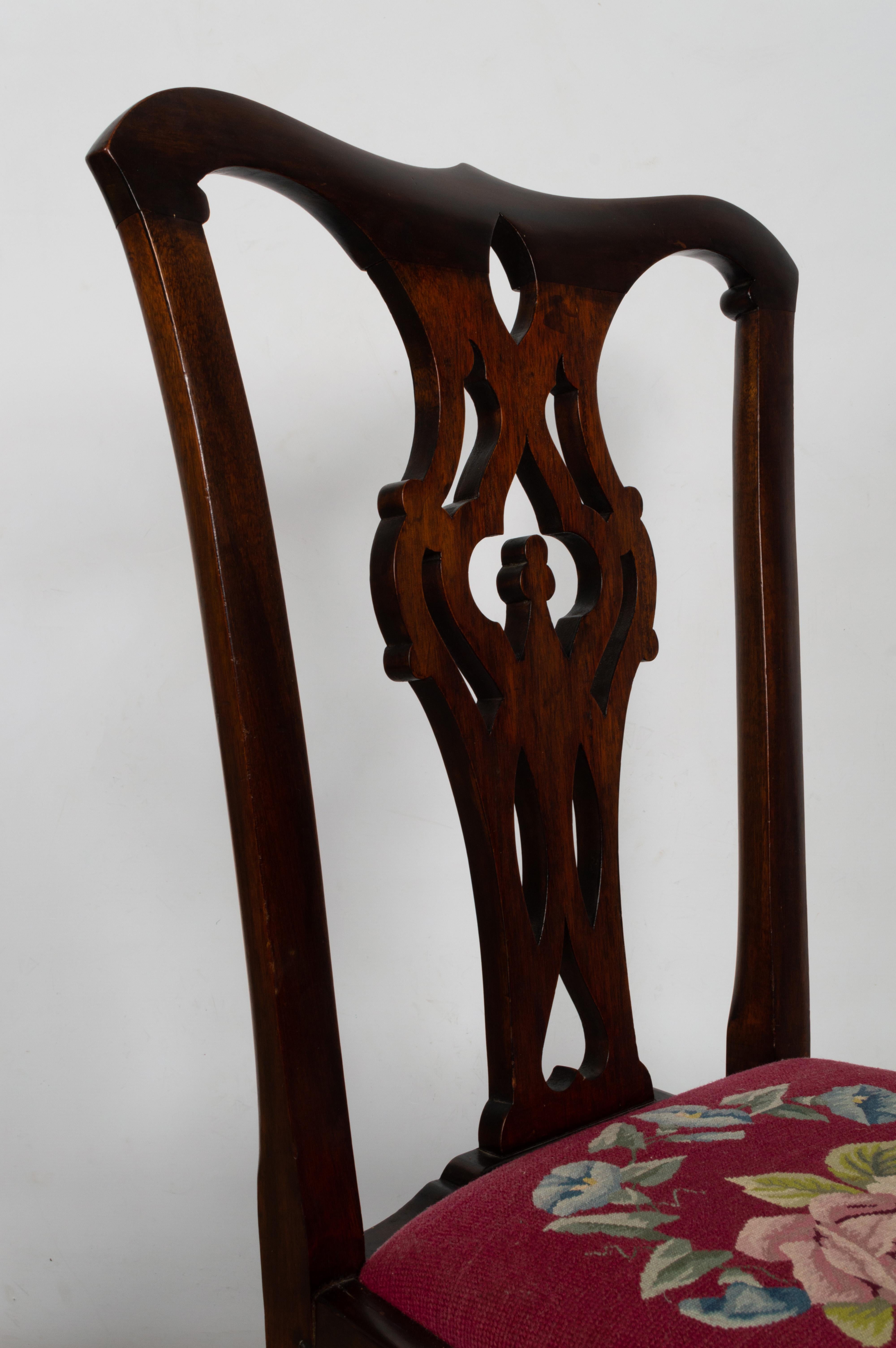 4 Antique English 19th Century Chippendale Revival Mahogany Chairs For Sale 4