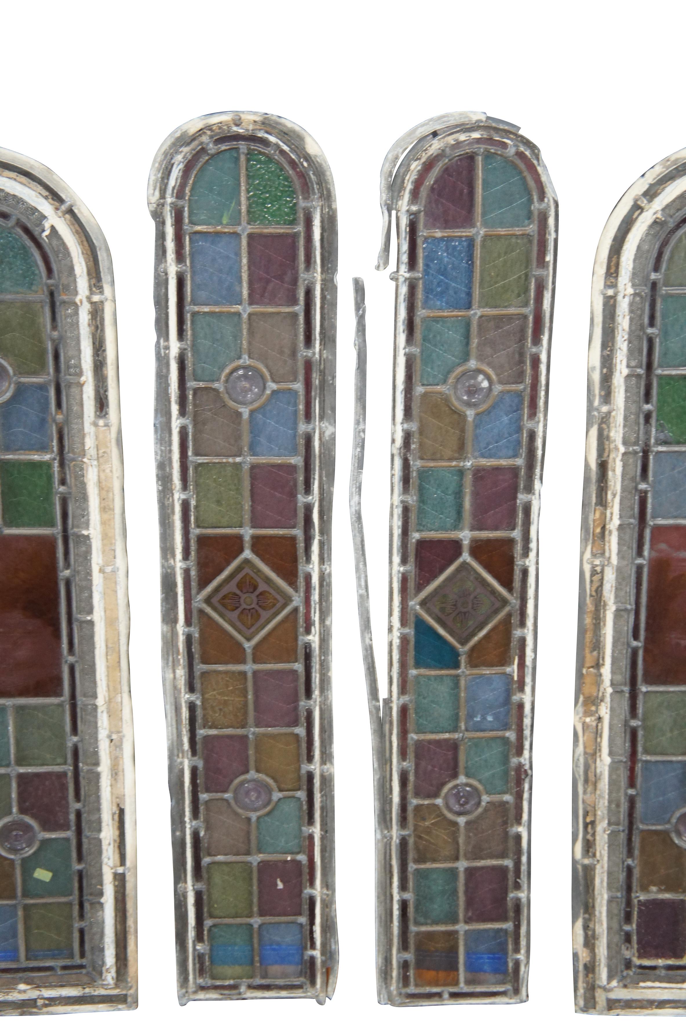 4 Antique English Edwardian Era Hand Painted Arched Leaded Stained Glass Windows In Fair Condition For Sale In Dayton, OH