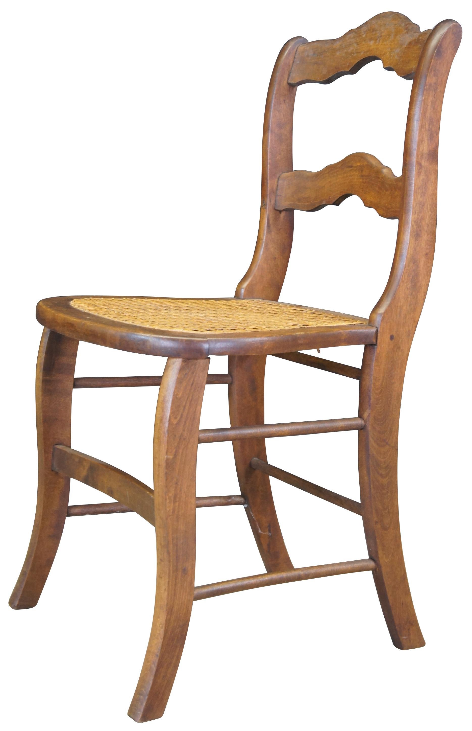 4 Antique Late Victorian American Oak Ladderback Dining Side Chairs Cane Seat In Good Condition In Dayton, OH