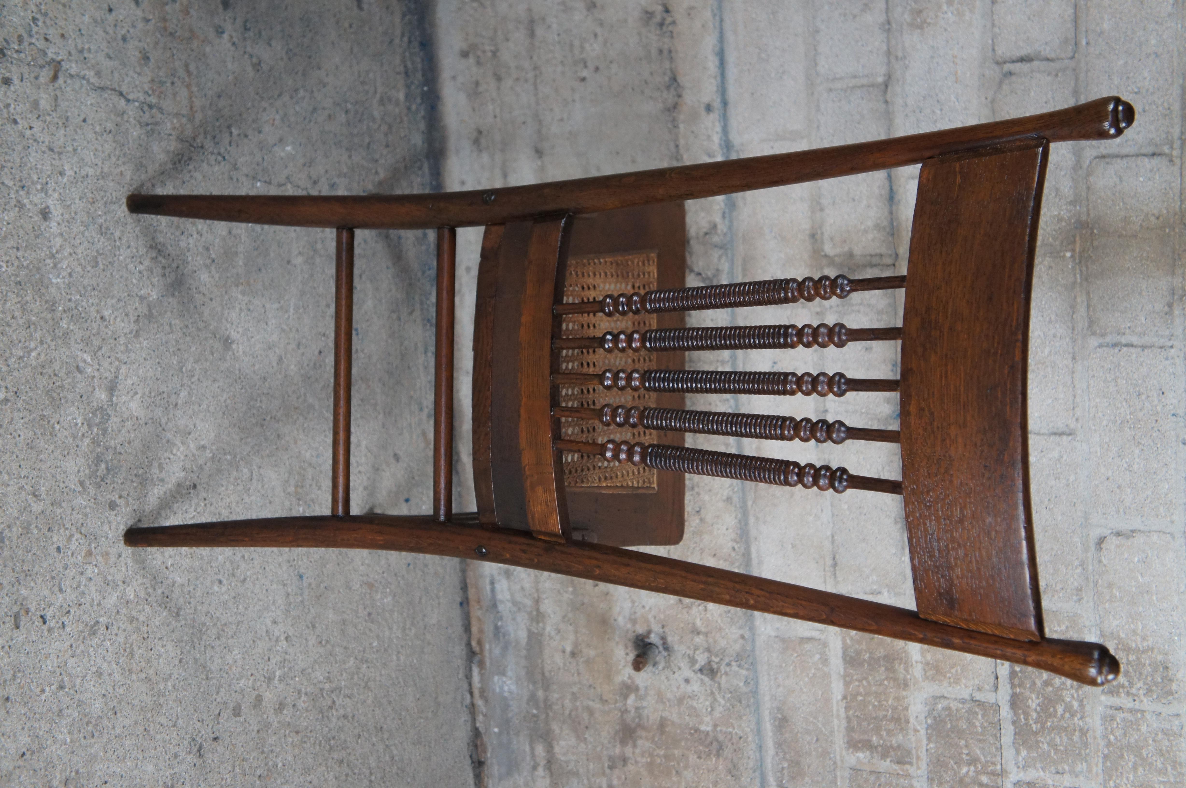 4 Antike Eiche Presse zurück geschnitzt Esszimmerstühle Cane Seat Spindled im Angebot 4