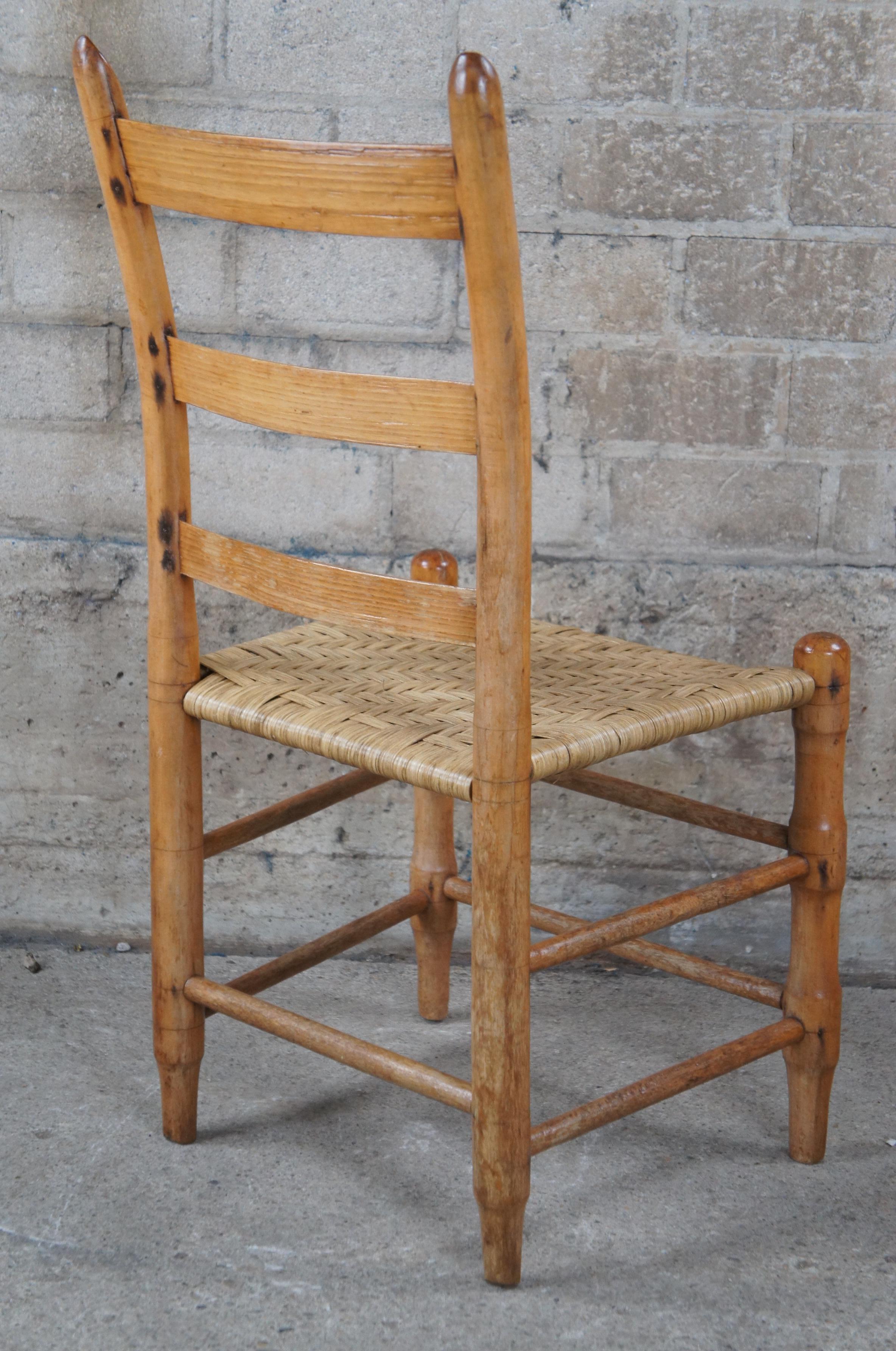 20ième siècle 4 Antique Primitive Shaker Maple Farmhouse Country Ladderback Rush Dining Chairs