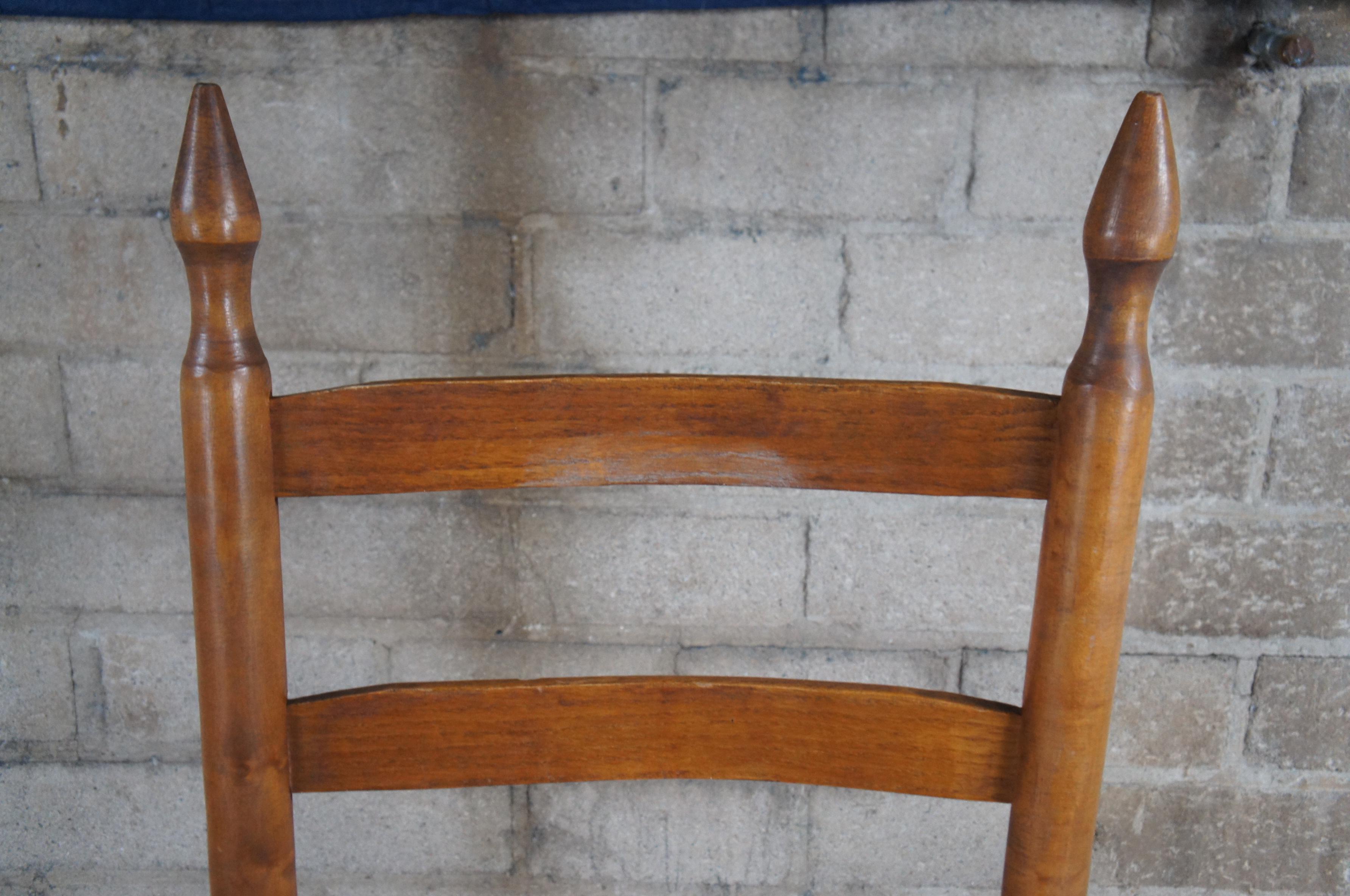4 antike primitive Shaker-Esszimmerstühle aus Eiche im Bauernhausstil mit Leiterrückenlehne aus Rattan im Angebot 6
