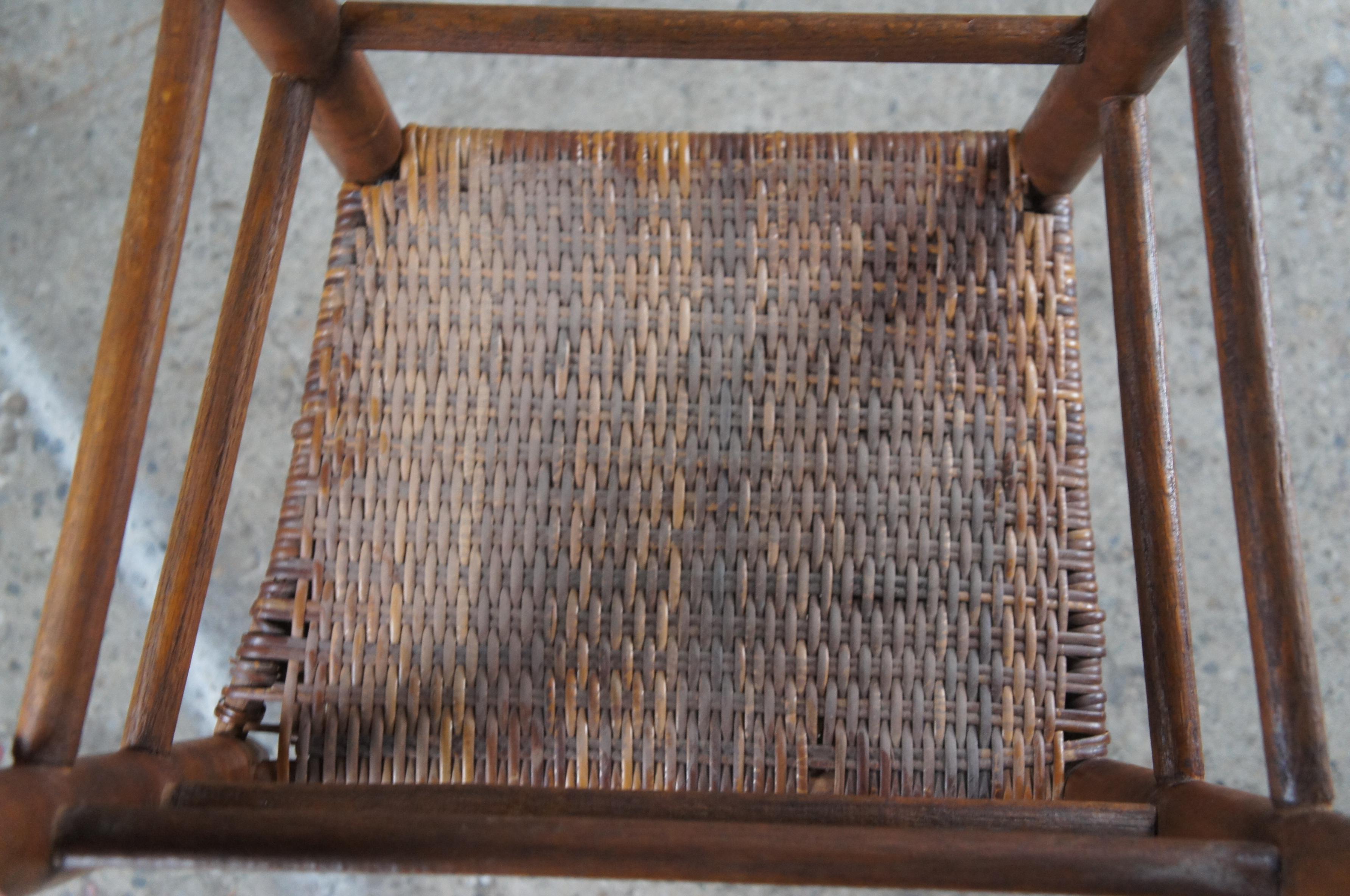 4 antike primitive Shaker-Esszimmerstühle aus Eiche im Bauernhausstil mit Leiterrückenlehne aus Rattan im Angebot 8