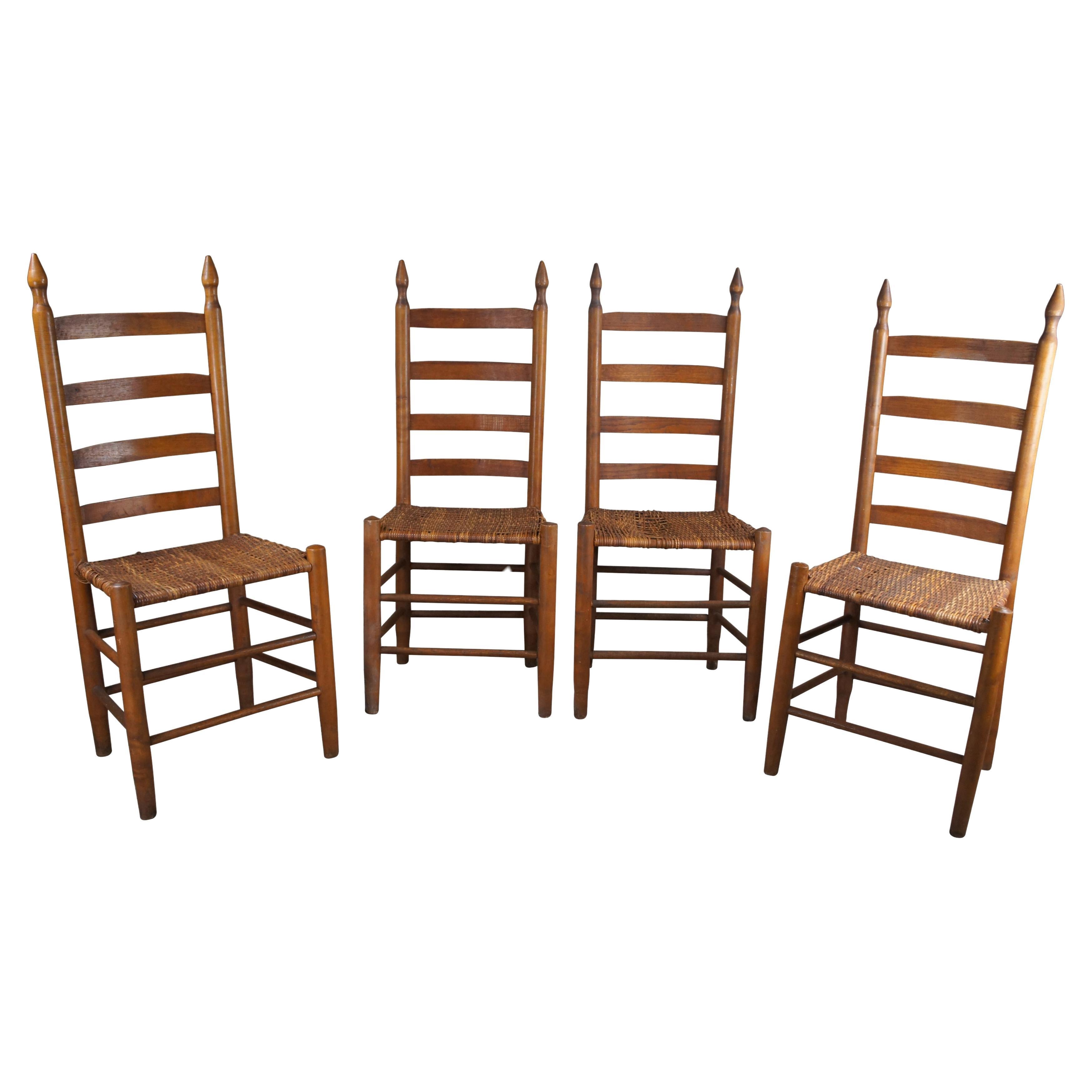 4 antike primitive Shaker-Esszimmerstühle aus Eiche im Bauernhausstil mit Leiterrückenlehne aus Rattan im Angebot