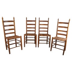 4 antike primitive Shaker-Esszimmerstühle aus Eiche im Bauernhausstil mit Leiterrückenlehne aus Rattan