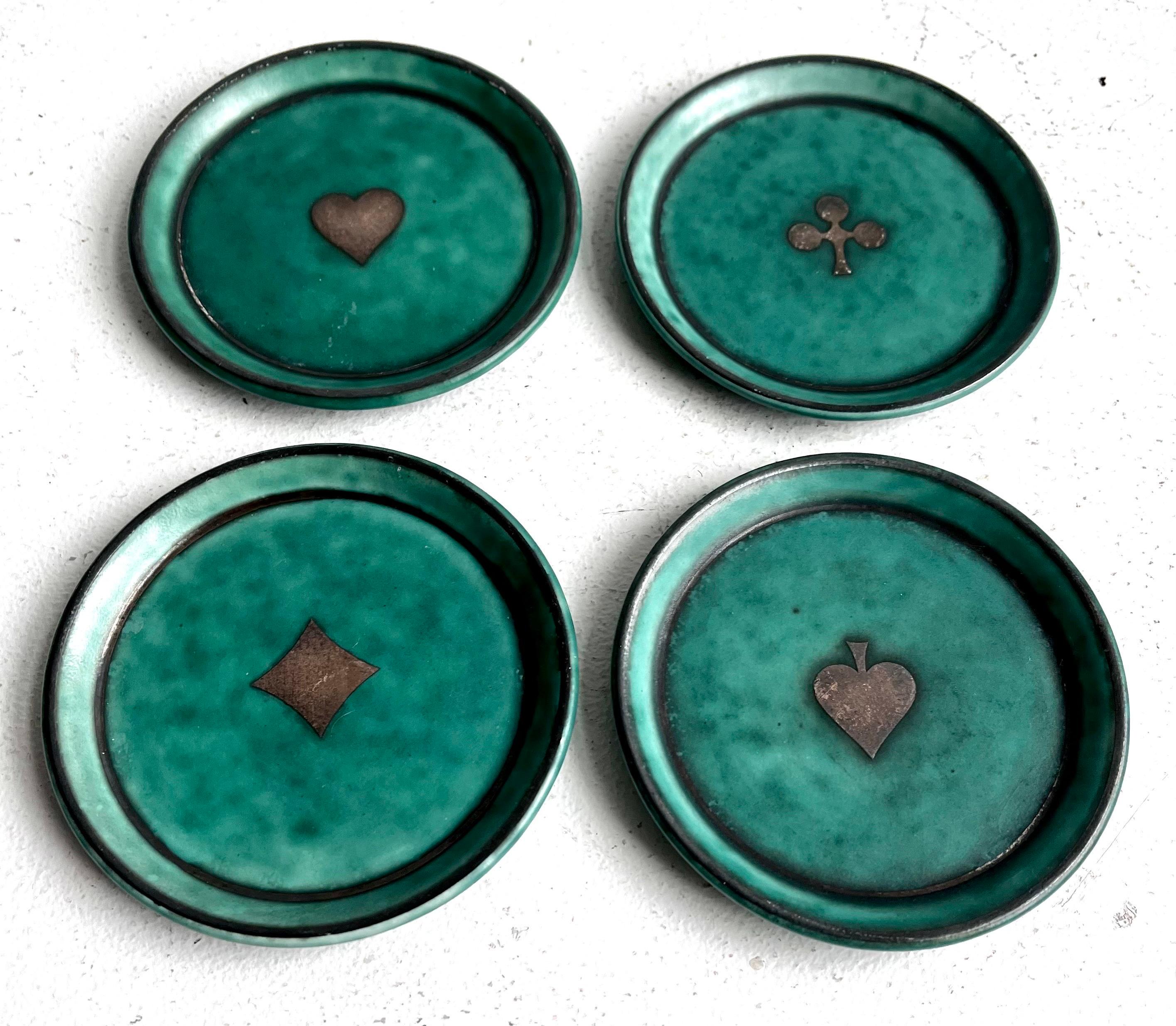 Vier Argenta Spielkartenuntersetzer 
von Wilhelm Kage 
für Gustavsberg, Schweden, 1940er Jahre

