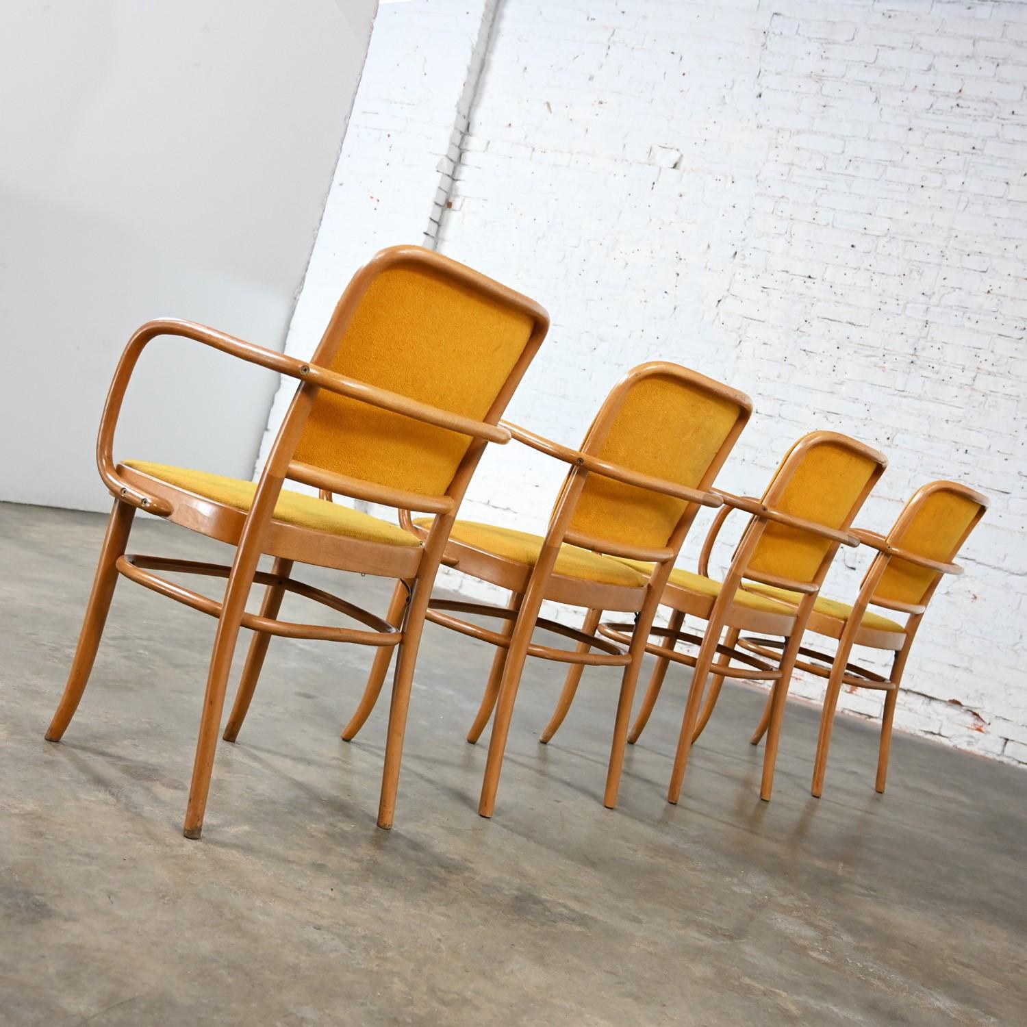 4 chaises de salle à manger Bauhaus en hêtre courbé J Hoffman Prague 811 style Thonet Bon état - En vente à Topeka, KS