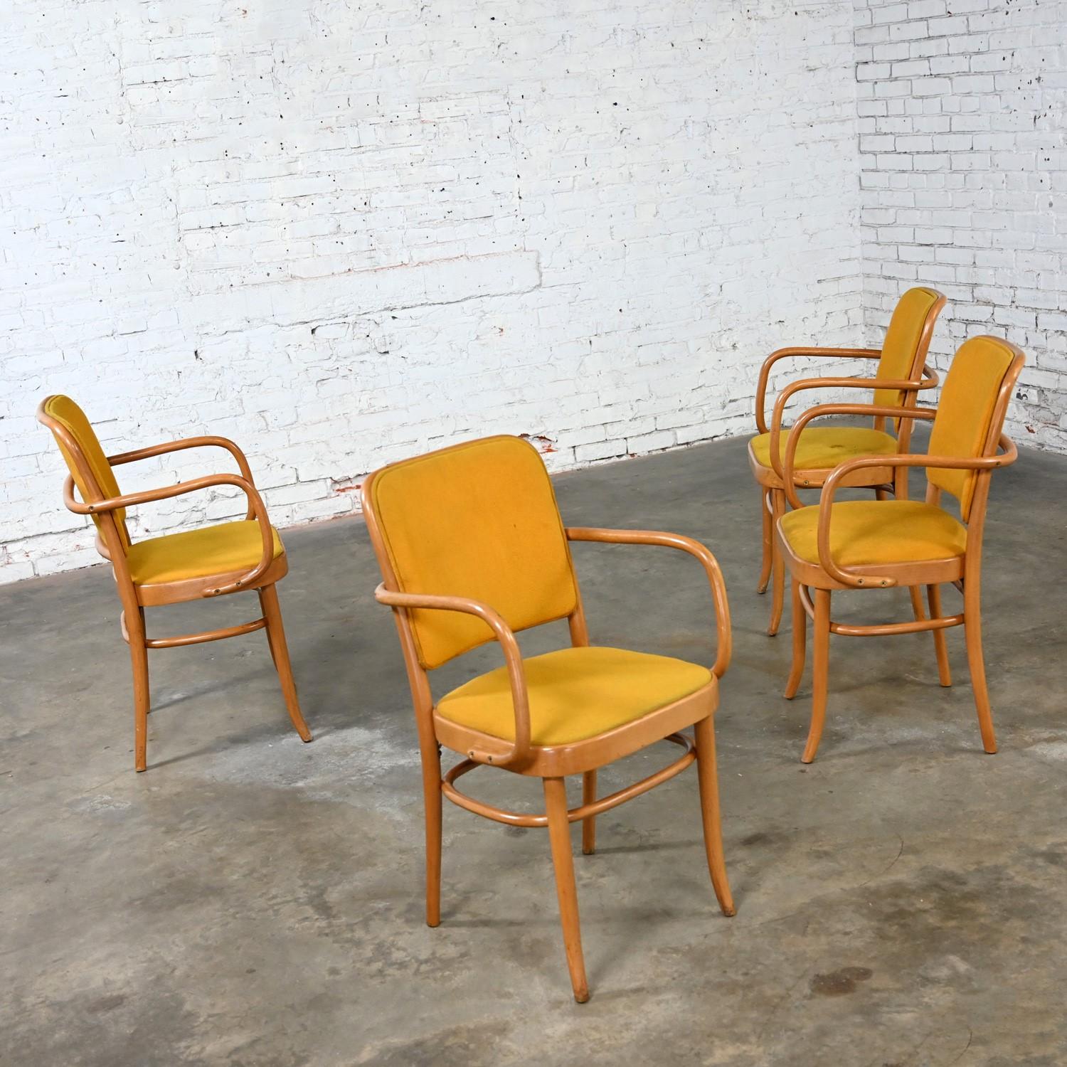 4 gebogene Bauhaus-Esszimmerstühle aus Buche und Bugholz J Hoffman Prag 811 im Stil Thonet (20. Jahrhundert) im Angebot