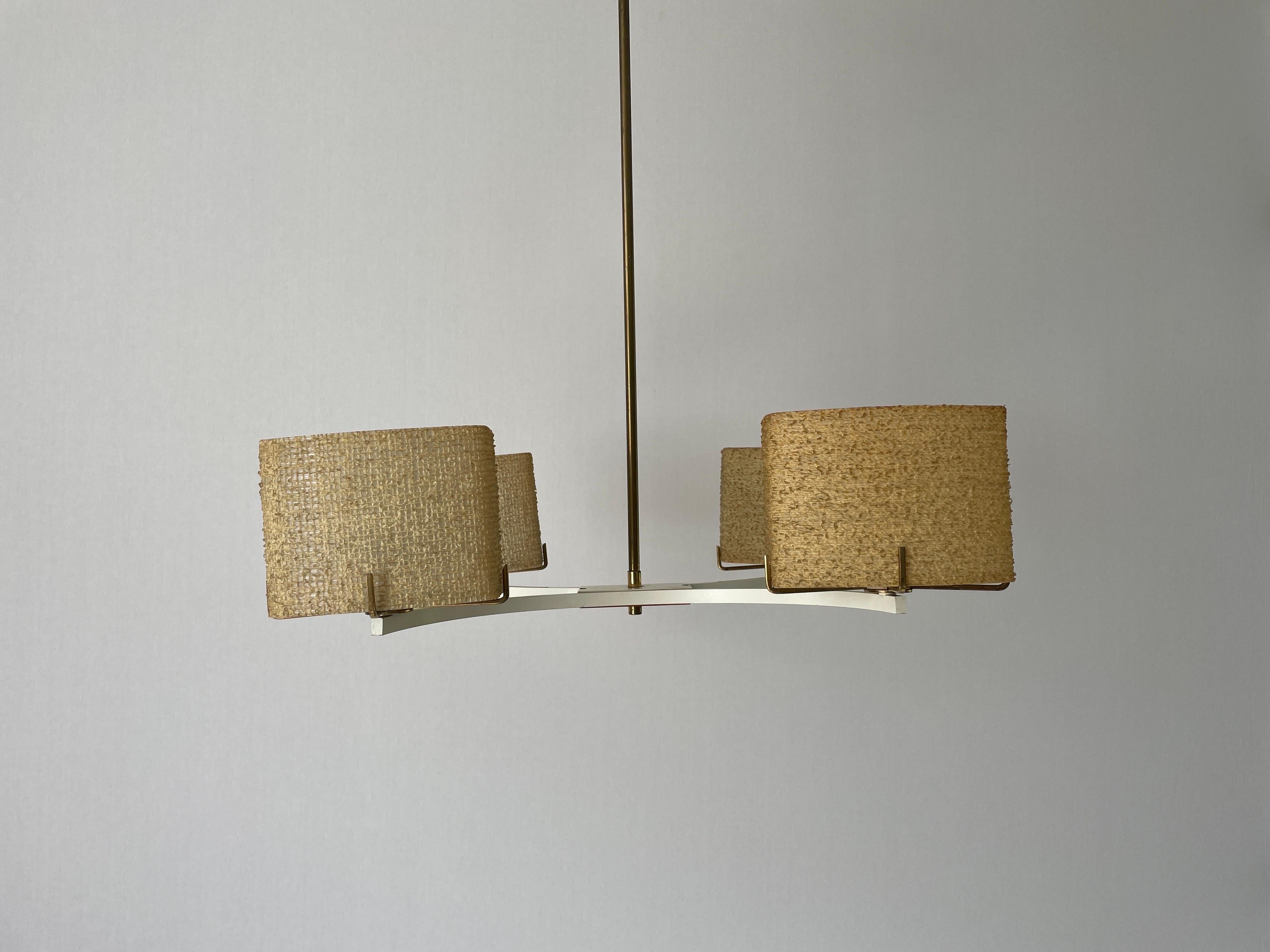 Araña de 4 brazos de fibra de vidrio, Atribuida a Maison Arlus, Años 60, Alemania
La pantalla está en muy buen estado vintage.

Esta lámpara funciona con 4 bombillas E14. 
Con cable y apto para su uso con 220 V y 110 V para todos los