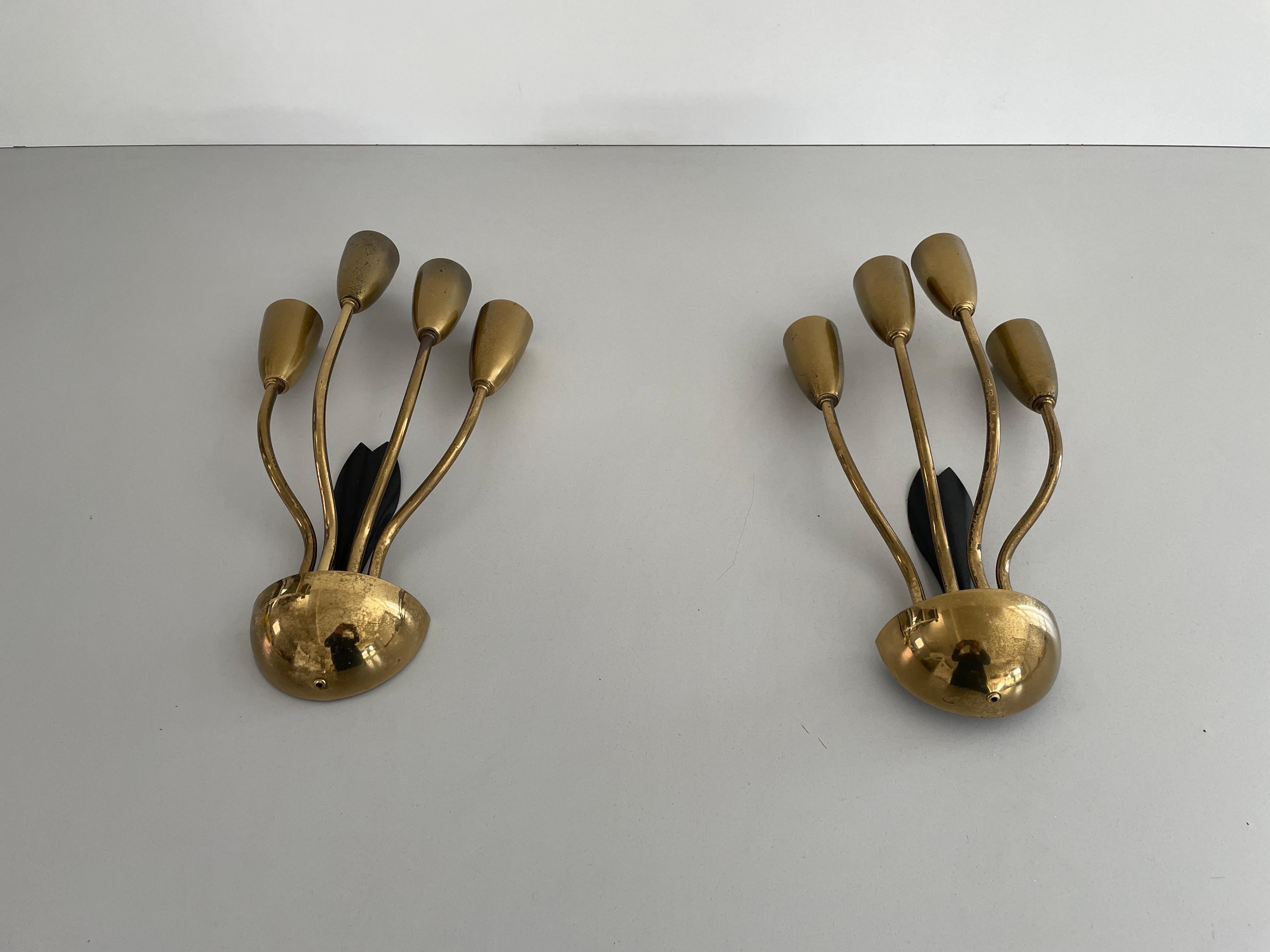 Coppia di lampade Sputnik in ottone con design floreale a 4 bracci, anni '50, Germania
Probabilmente è stato prodotto per un cinema nei dintorni di Berlino.

Lampade da parete molto eleganti e minimaliste
La lampada è in ottime condizioni.

Queste
