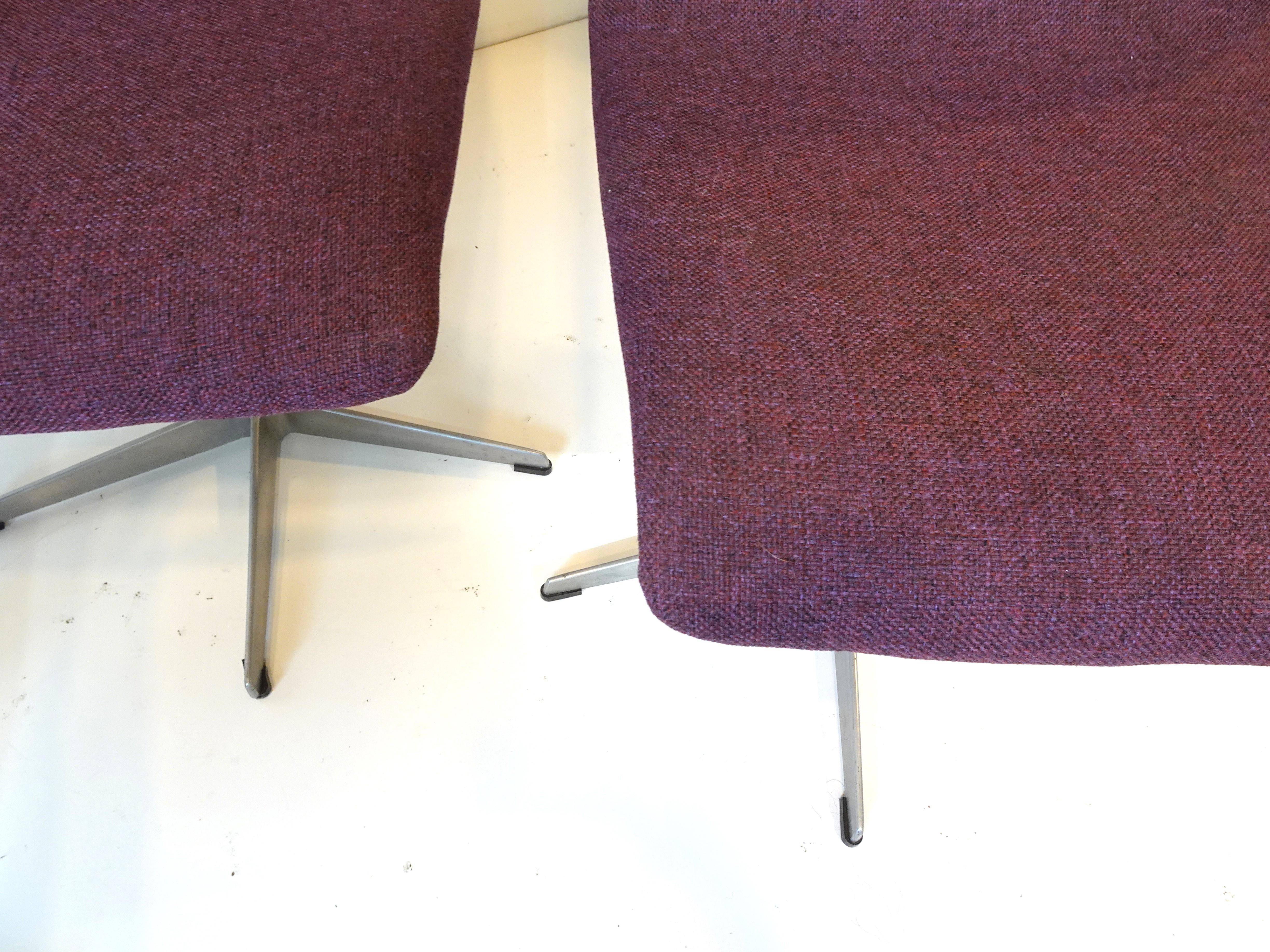 4 Arne Jacobsen Swiveling Oxford Dining Chairs, Denmark For Sale 3