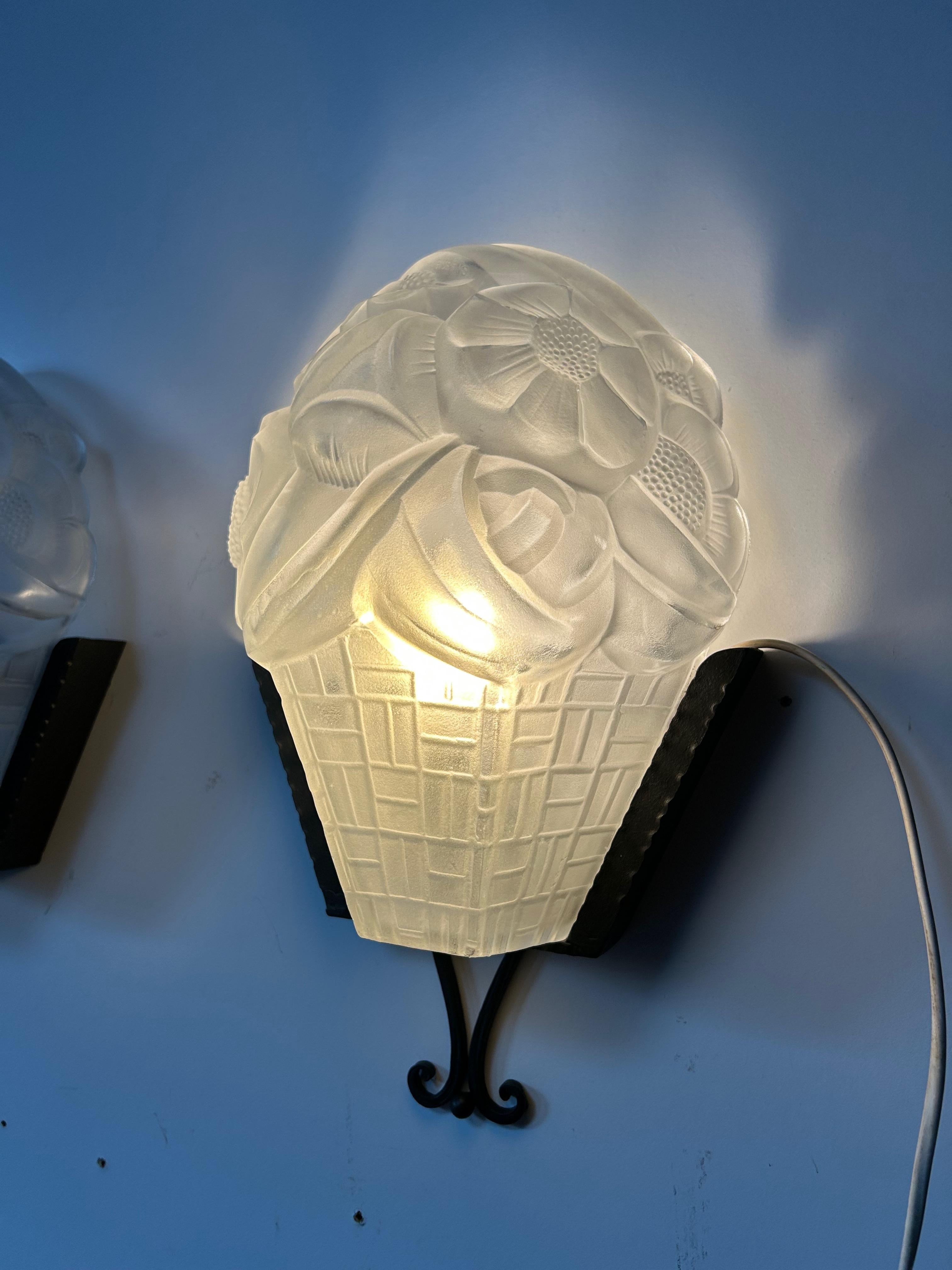 20ième siècle 4 Appliques Art Déco Francis Hubens pour Verrerie D'Art Degué en vente
