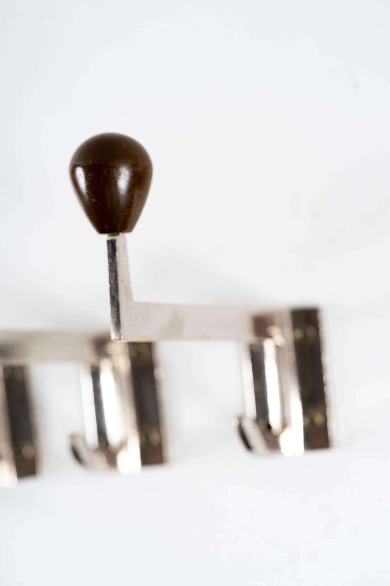 4 Art Deco Nickel-Plated Wall Hooks with Wooden Ball Around 1920 In Good Condition For Sale In Wien, AT