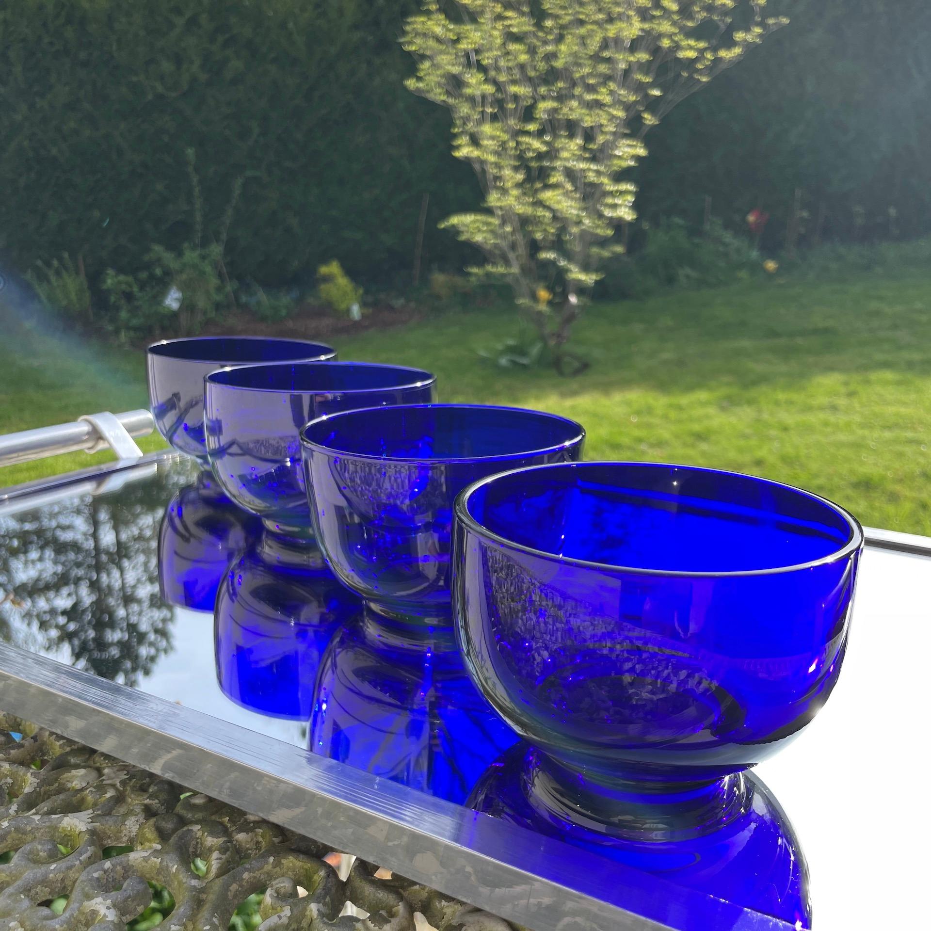 4 Baccarat Crystal 19th Century Cobalt-Colored Finger Bowls In Good Condition In Crespières, FR