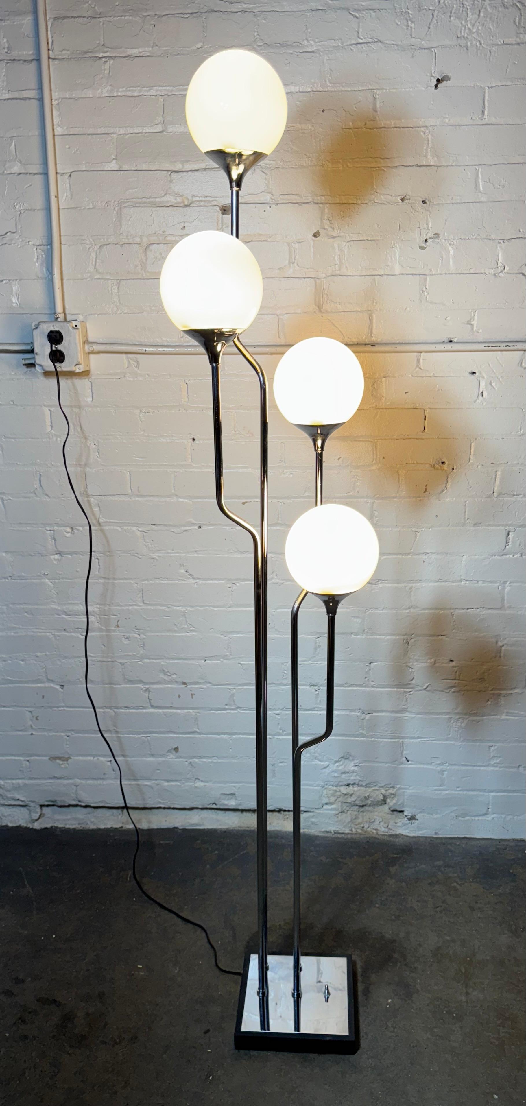 Lampadaire à 4 boules de Goffredo Reggiani pour Reggiani Illuminazione, Italie, 1970 en vente 5