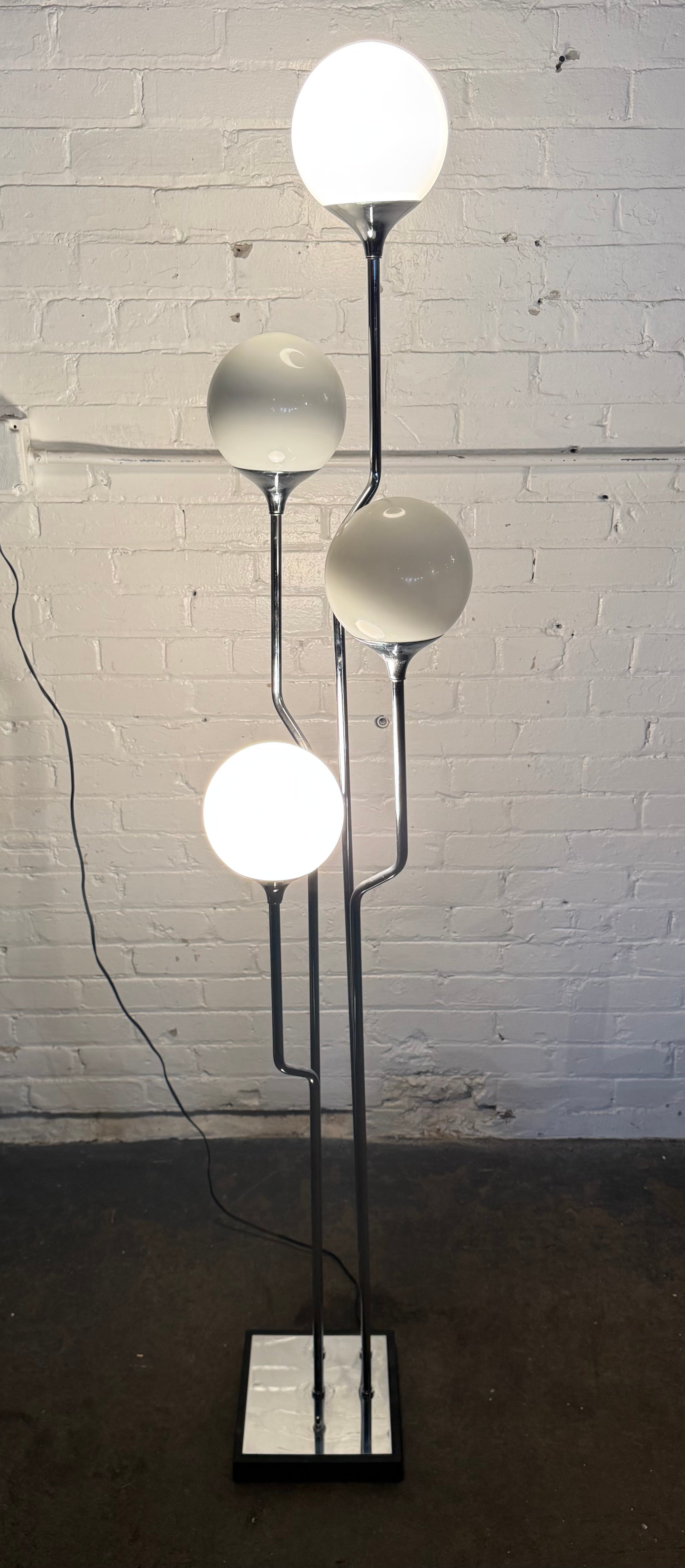 Ère spatiale Lampadaire à 4 boules de Goffredo Reggiani pour Reggiani Illuminazione, Italie, 1970 en vente