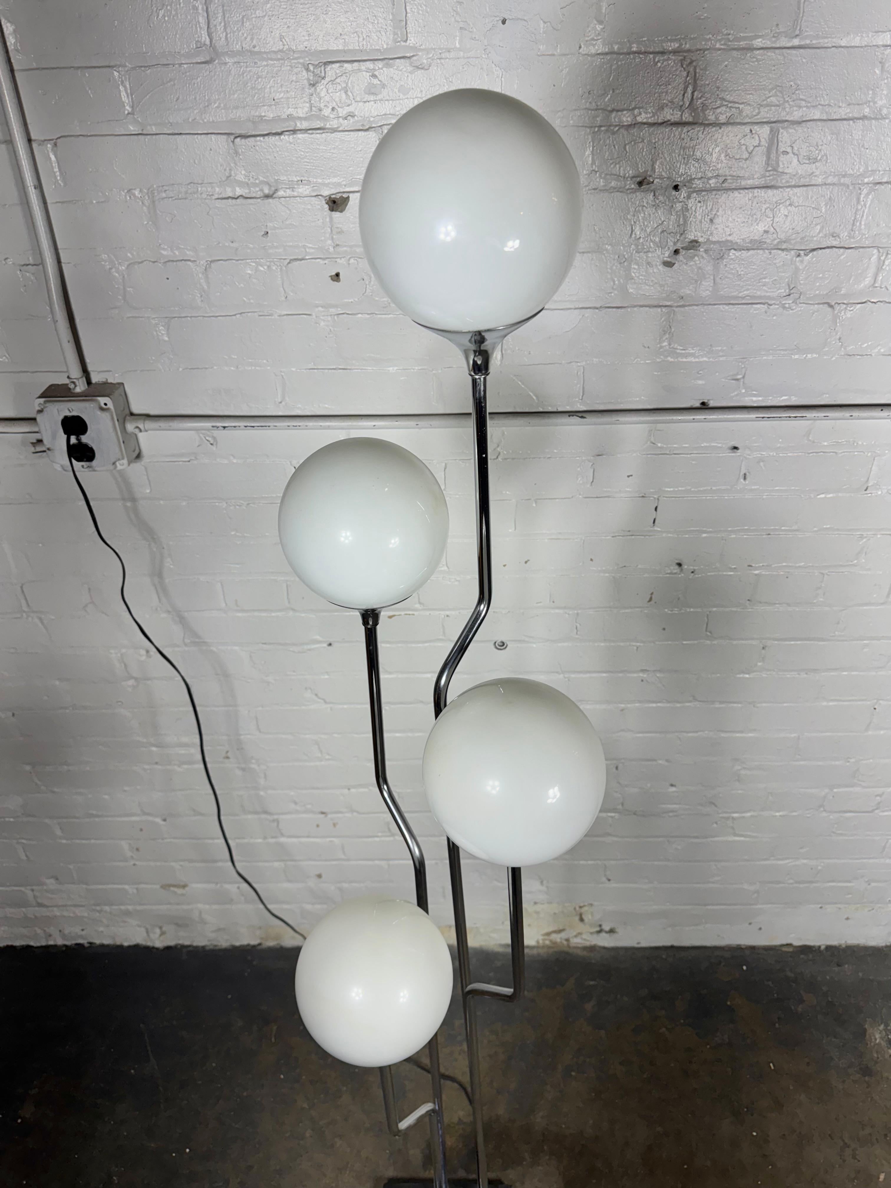 Lampadaire à 4 boules de Goffredo Reggiani pour Reggiani Illuminazione, Italie, 1970 en vente 1