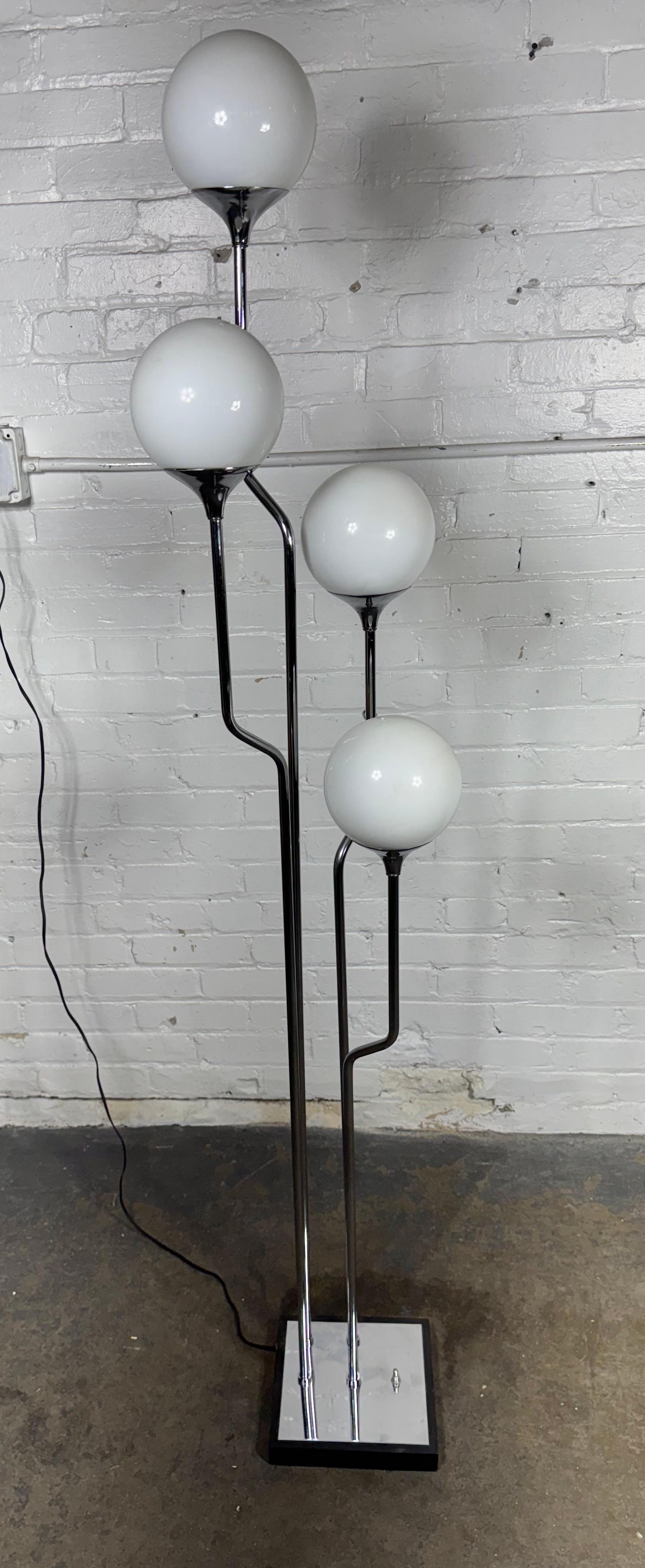 Lampadaire à 4 boules de Goffredo Reggiani pour Reggiani Illuminazione, Italie, 1970 en vente 2