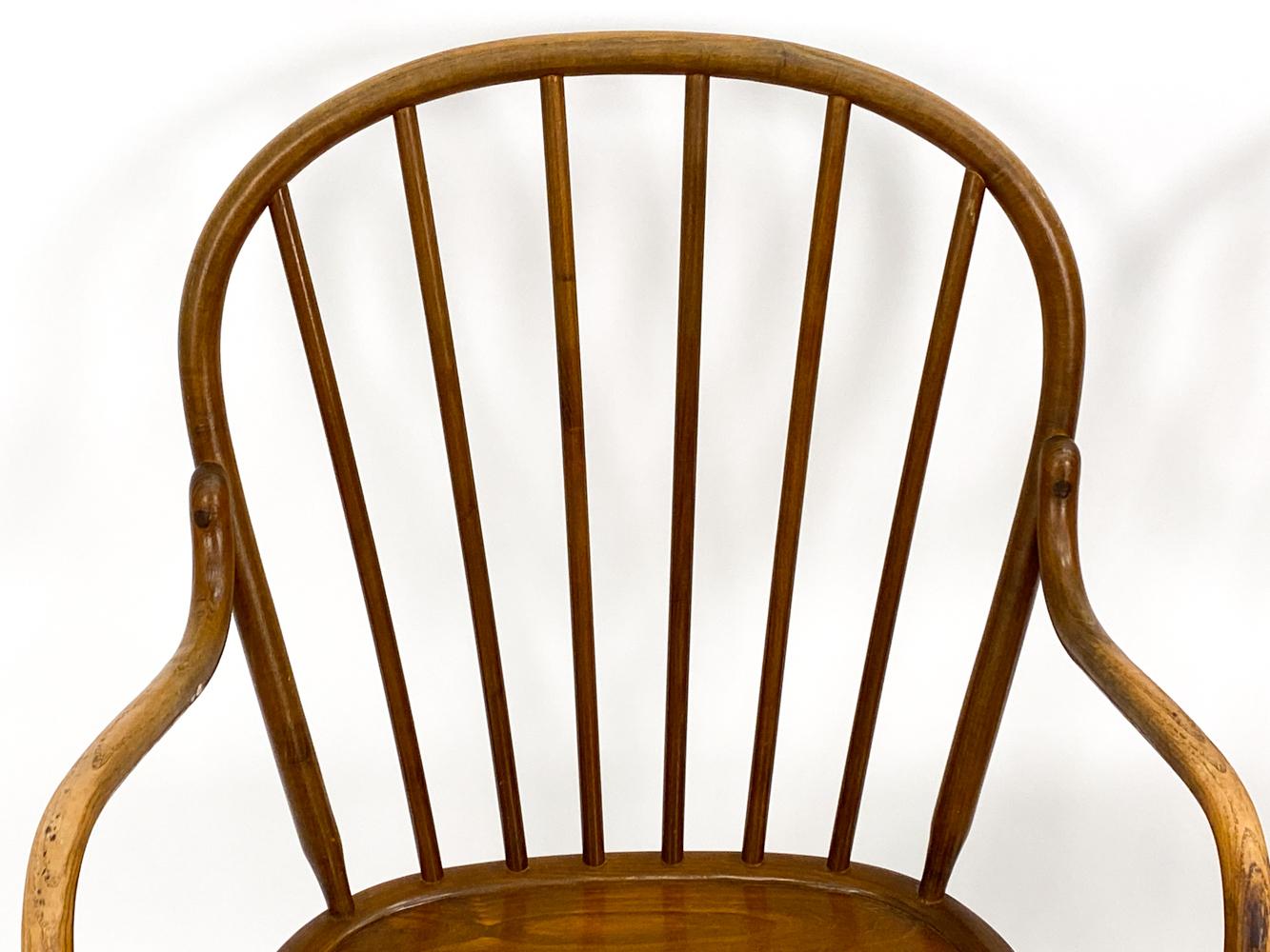 (4) Beech Windsor Chairs, Manner of Frits Henningsen In Good Condition For Sale In Norwalk, CT
