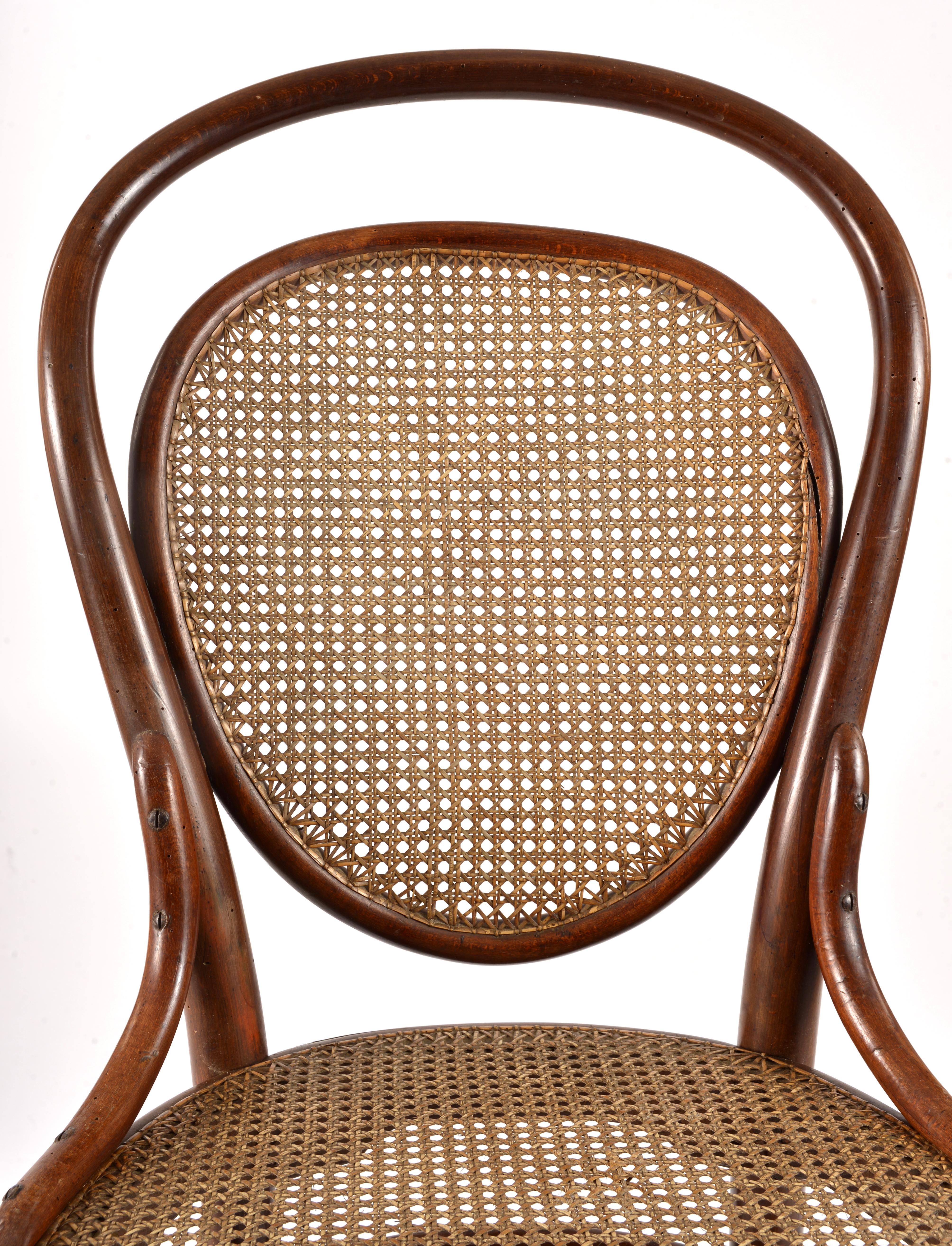 4 bentwood chairs, number 7, published by Thonet at the end of the 19th century. 4