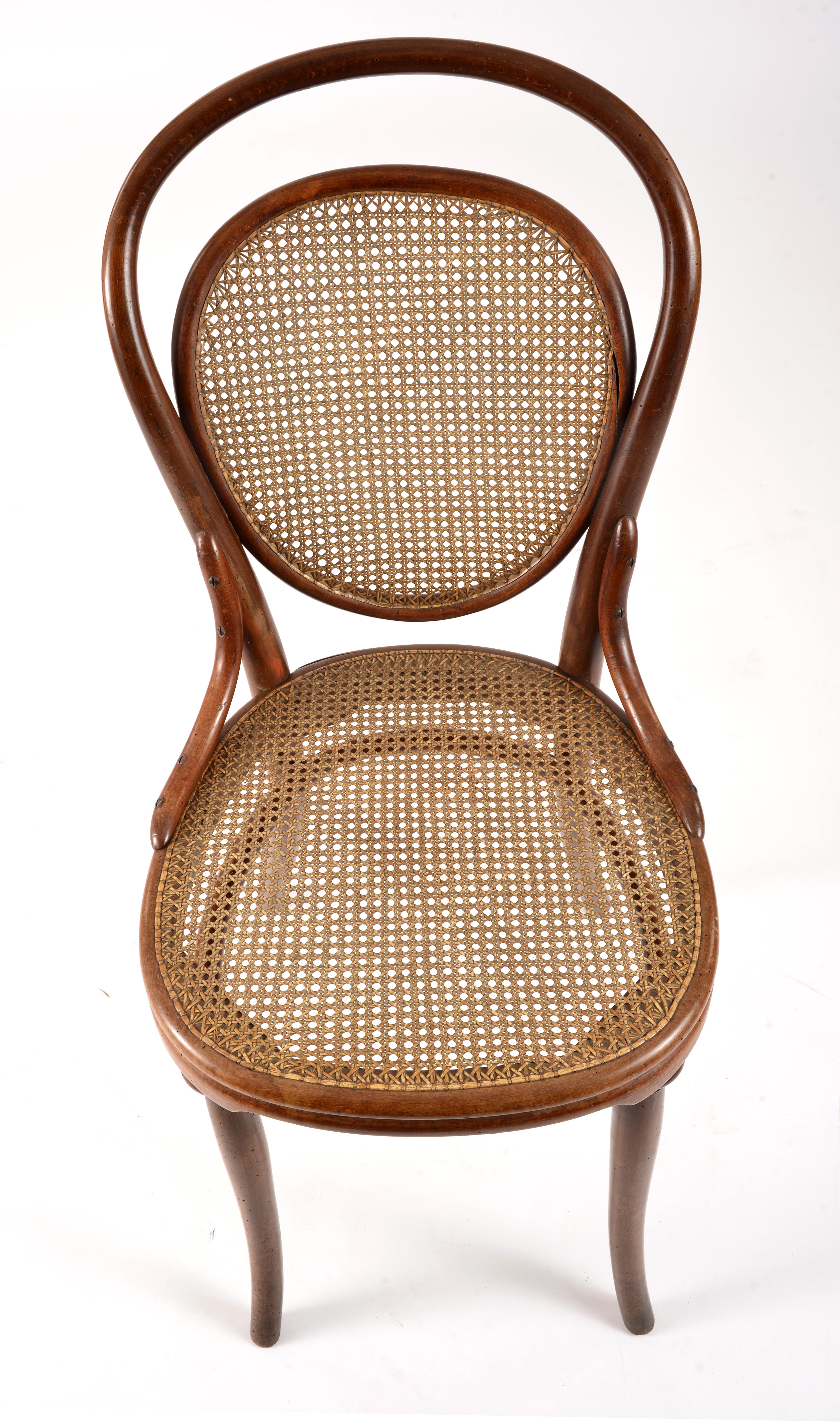 4 bentwood chairs, number 7, published by Thonet at the end of the 19th century. 6