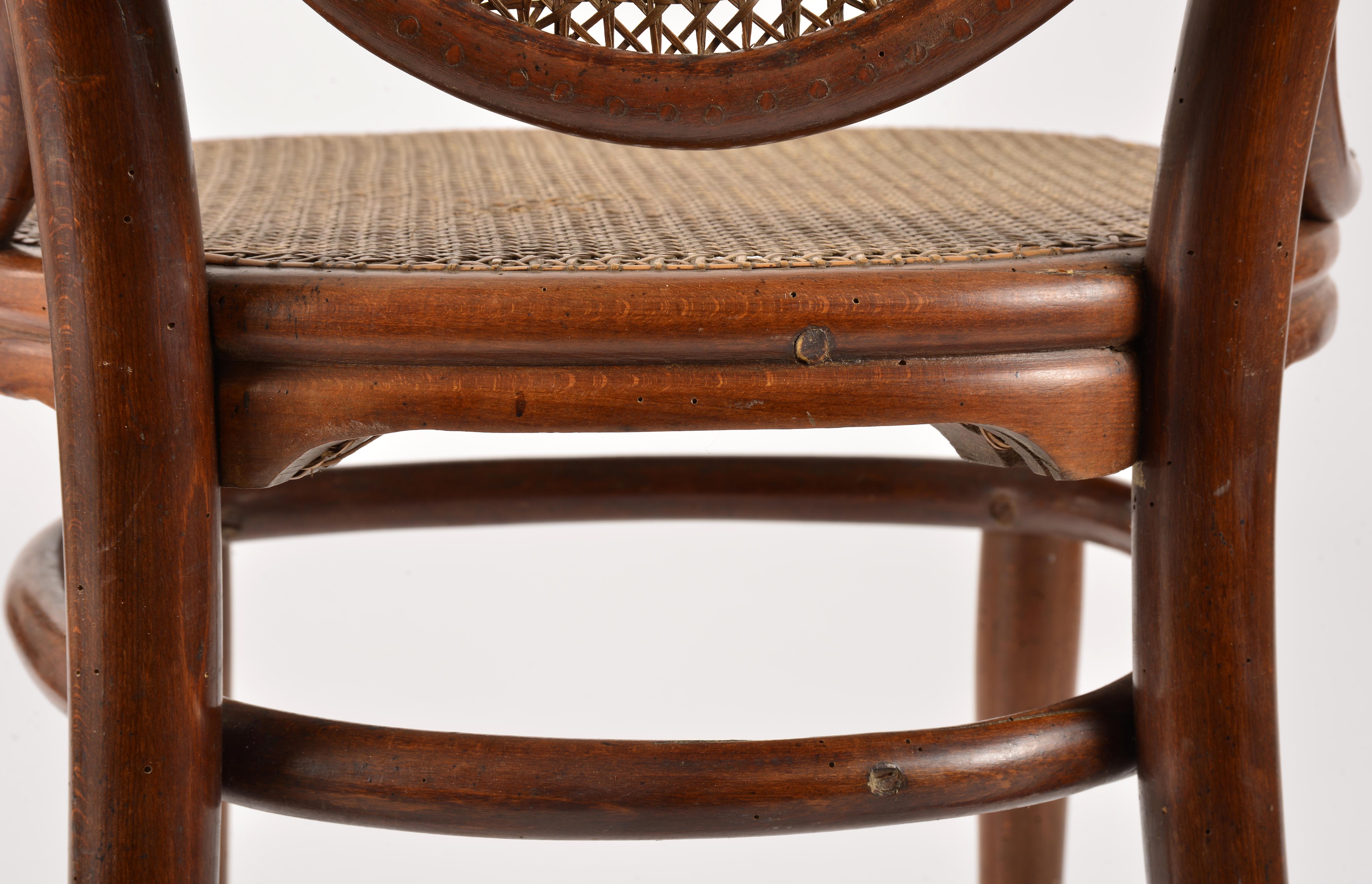 4 bentwood chairs, number 7, published by Thonet at the end of the 19th century. 7