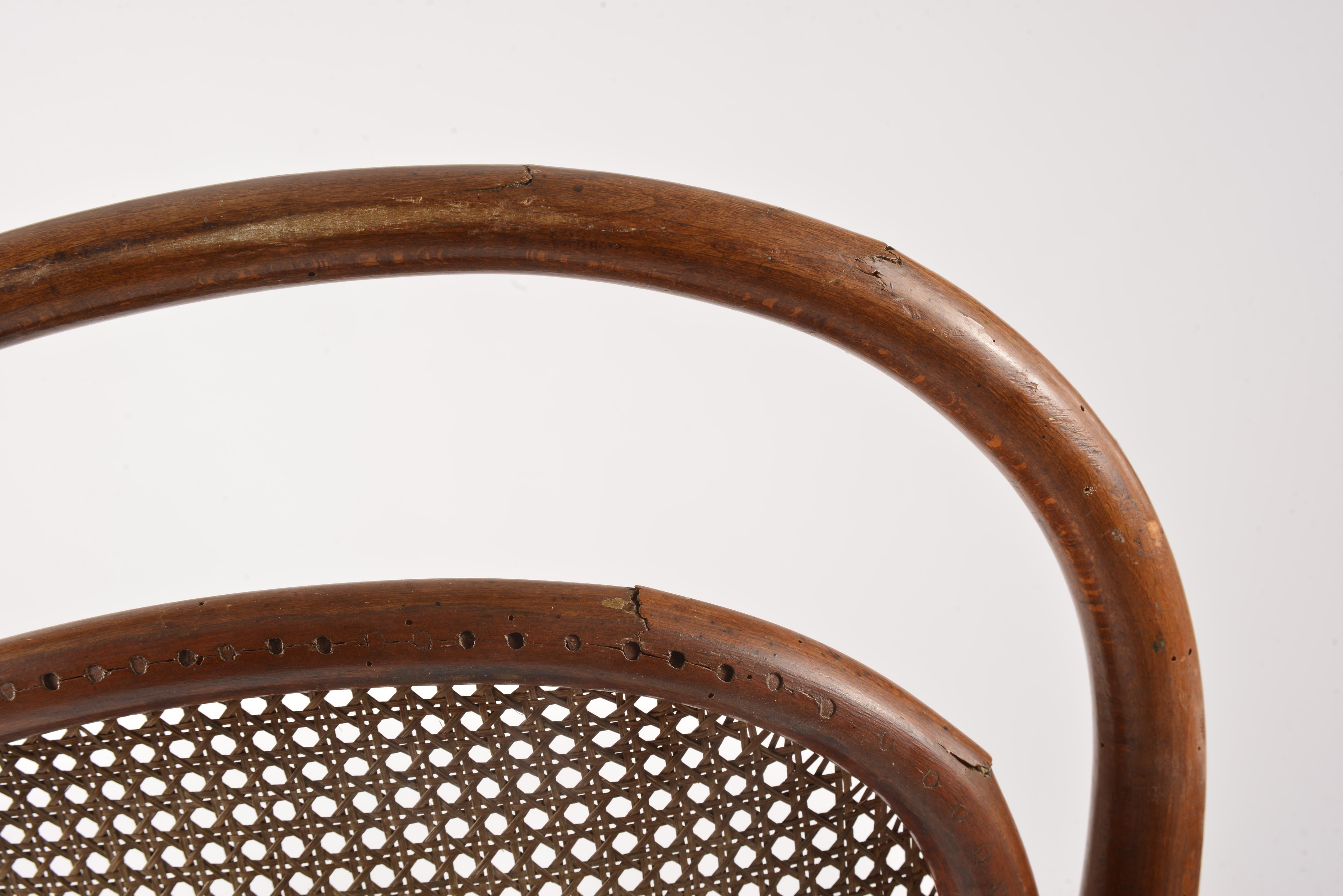 4 bentwood chairs, number 7, published by Thonet at the end of the 19th century. 13