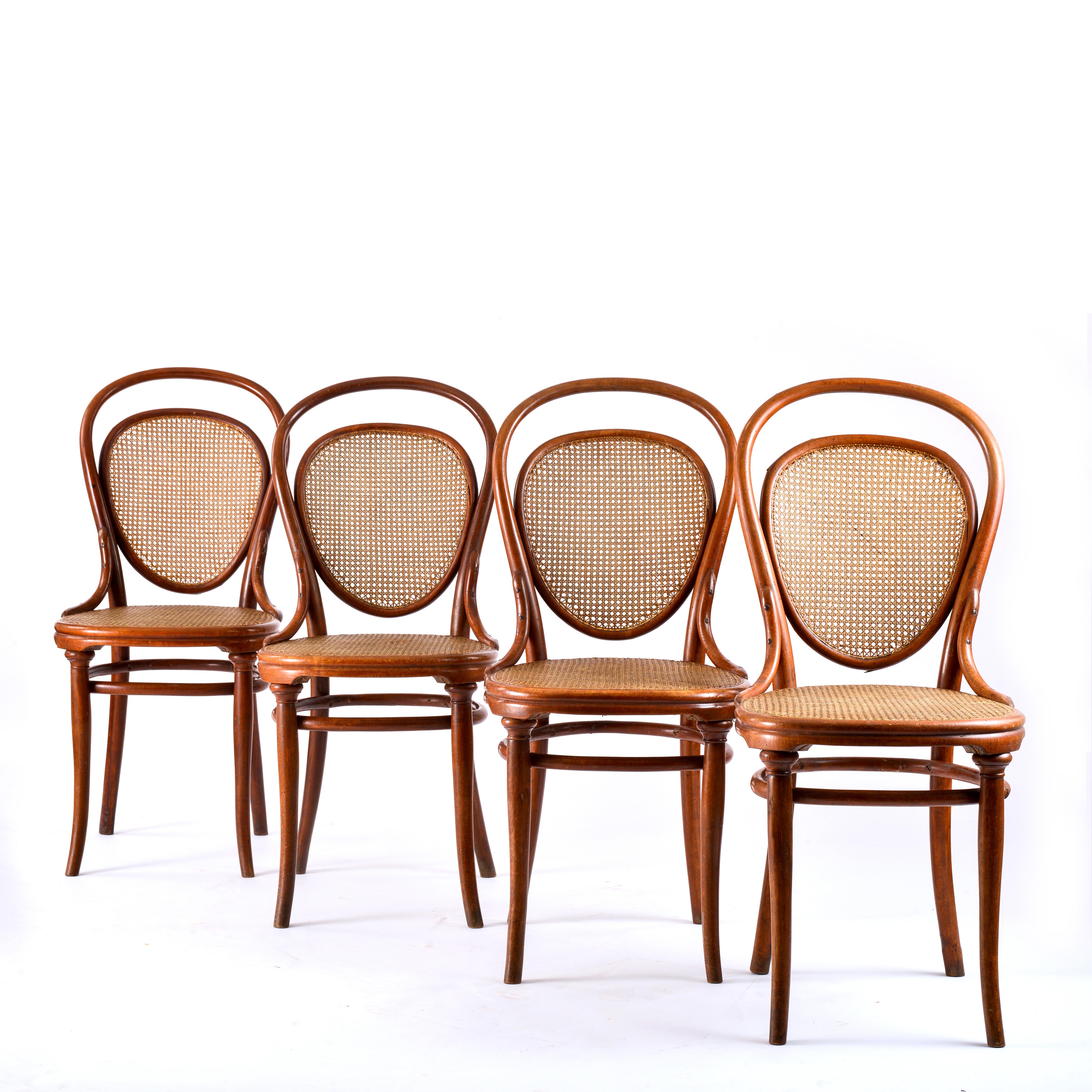 Napoleon III 4 bentwood chairs, number 7, published by Thonet at the end of the 19th century.