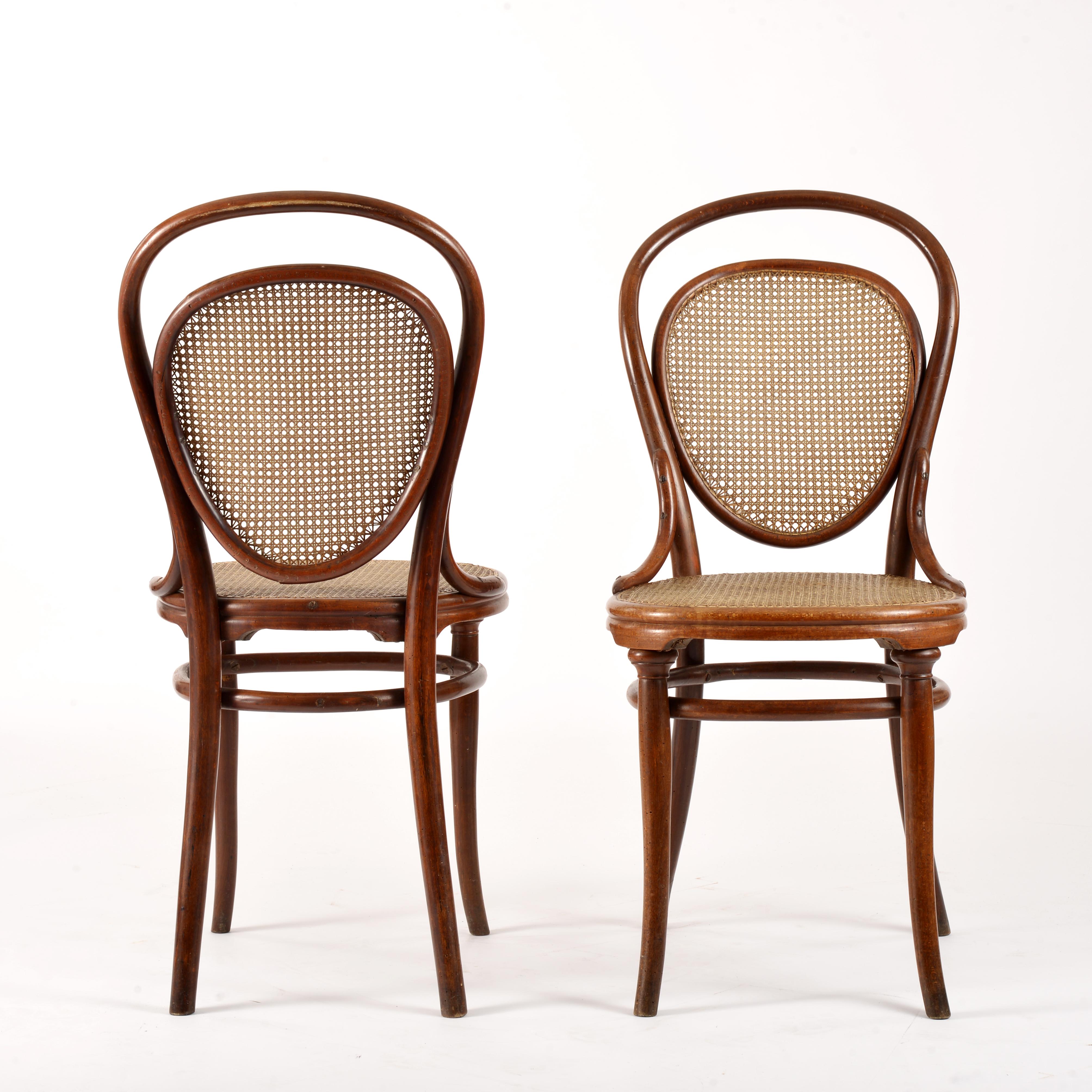 4 bentwood chairs, number 7, published by Thonet at the end of the 19th century. 1
