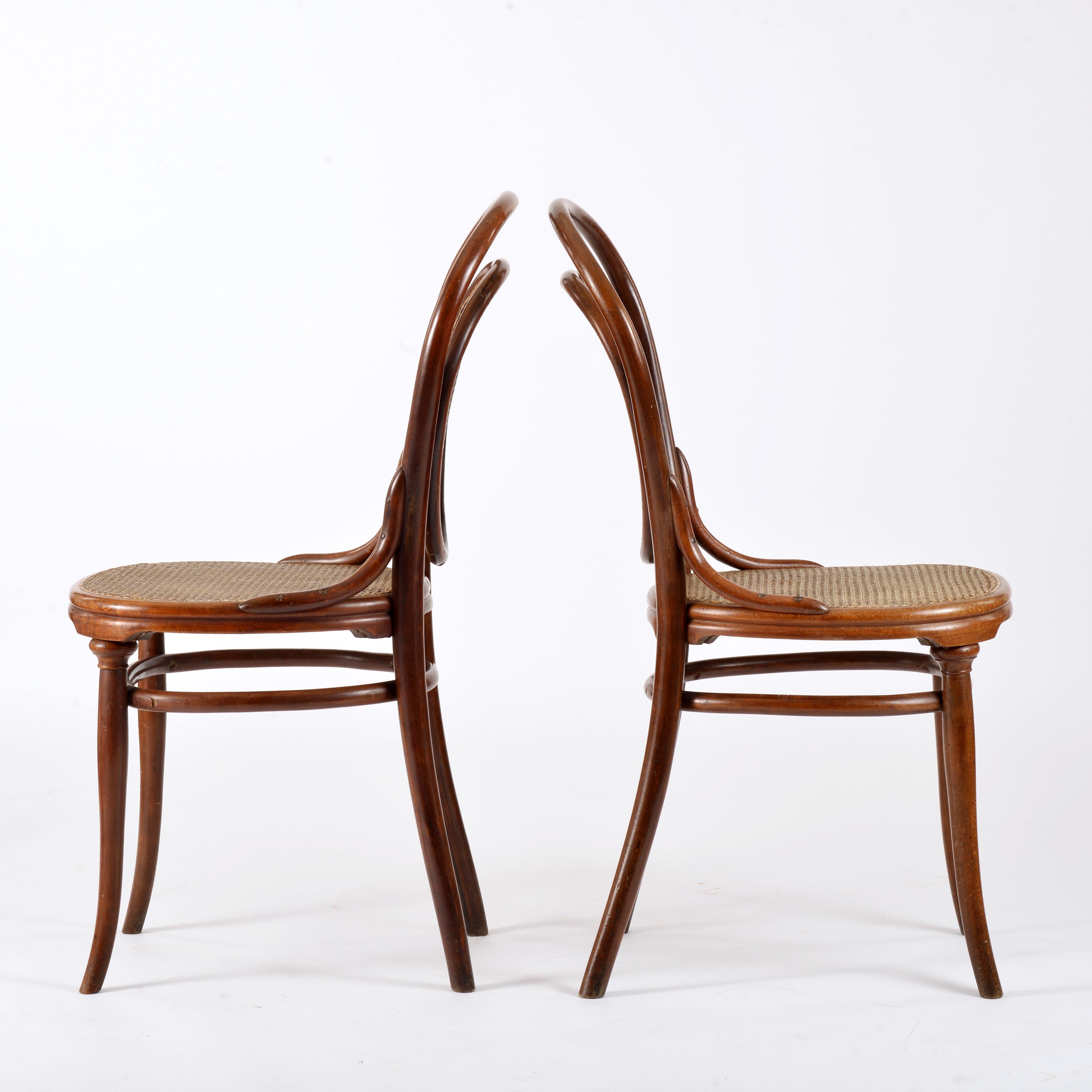 4 bentwood chairs, number 7, published by Thonet at the end of the 19th century. 3