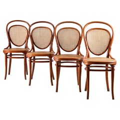 4 bentwood chairs, number 7, published by Thonet at the end of the 19th century.