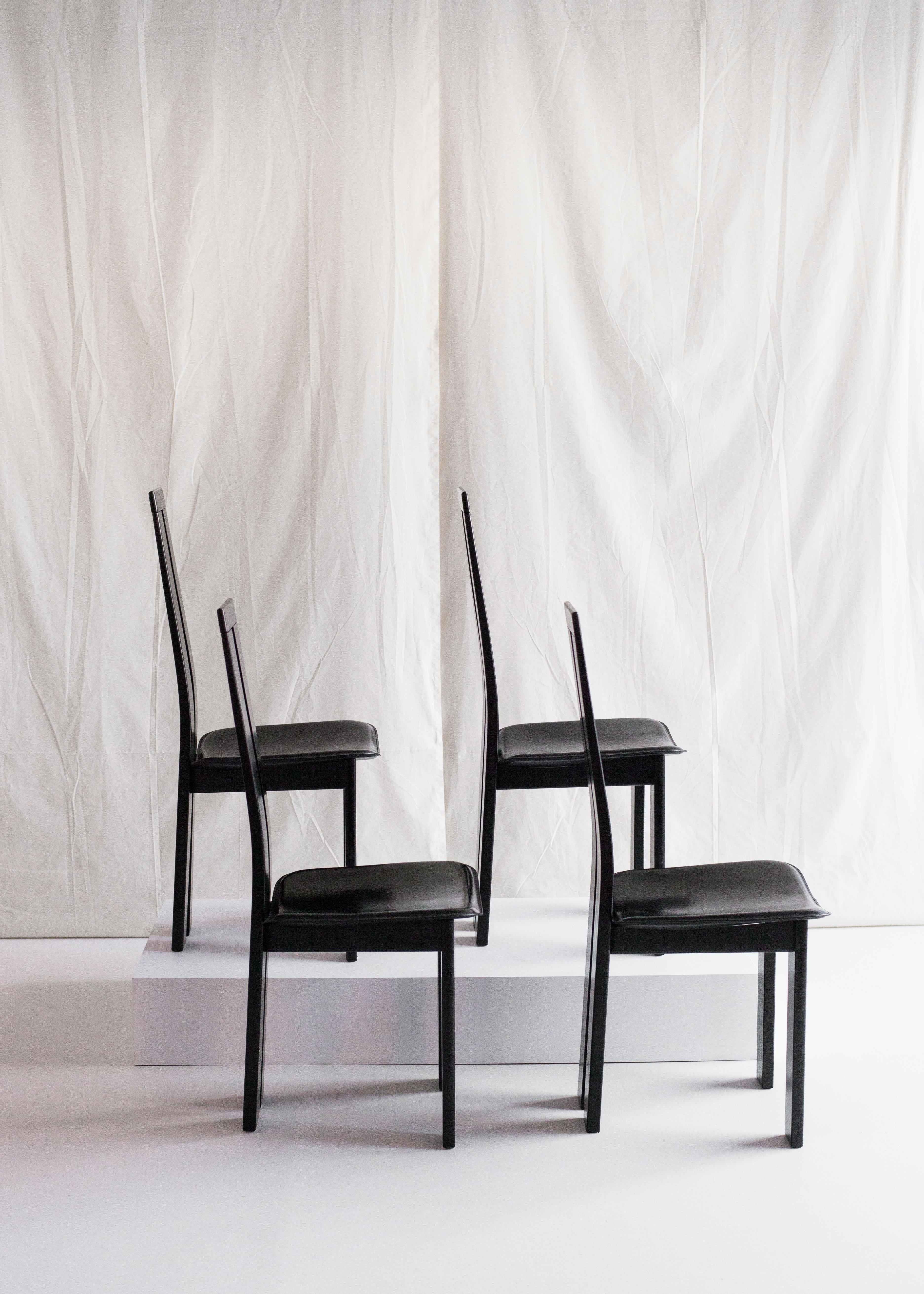 Four beautiful dining chairs by Pietro Costantini, in very good vintage condition. 

The chair with a high back rest. With the Gollem chair, in 1968 this high-back-principle was reïntroduced by Vico Magistretti. After seeing an exhibition he got