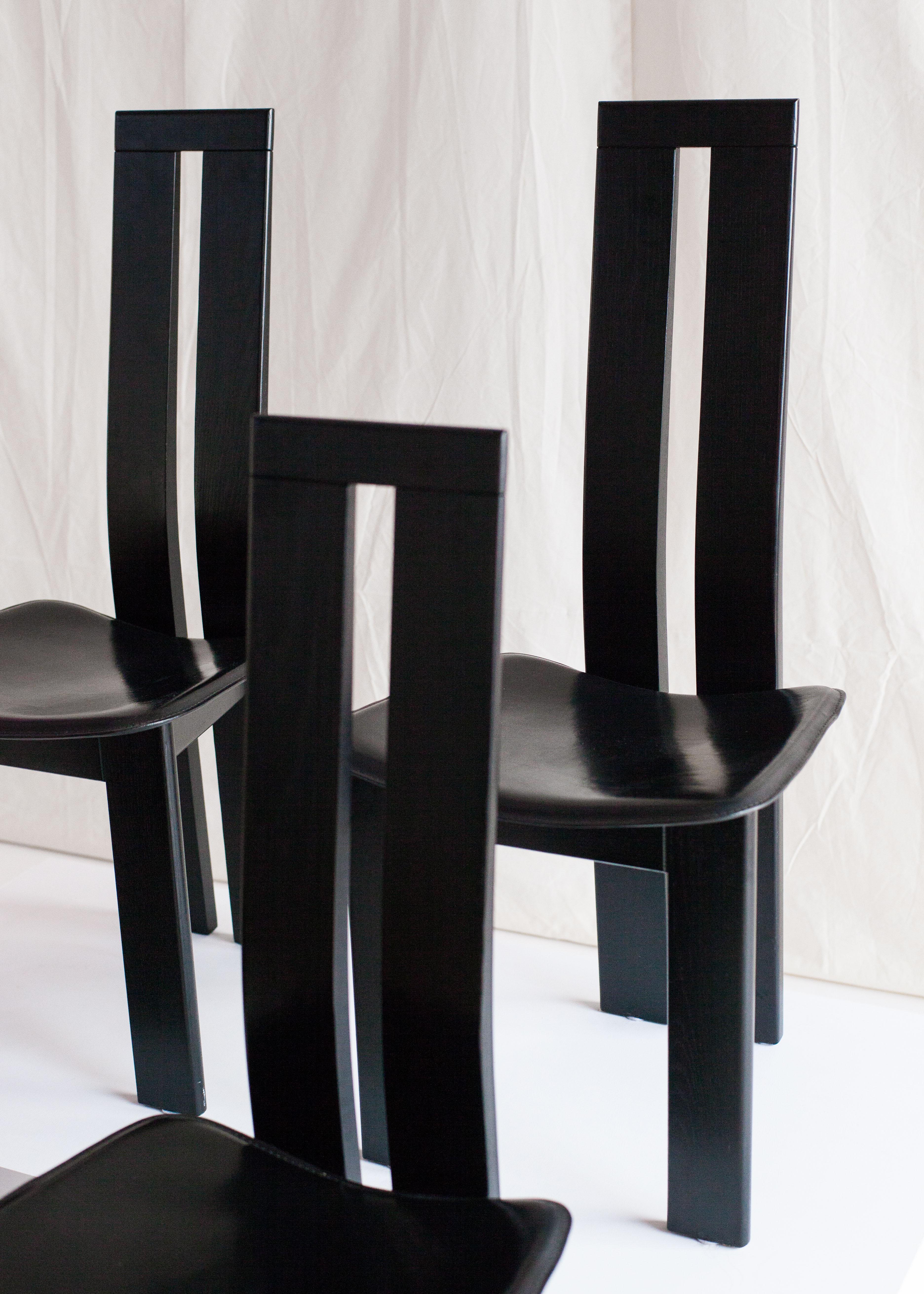 Fin du 20e siècle 4 chaises de salle à manger noires de Pietro Costantini pour Ello, 1970 en vente