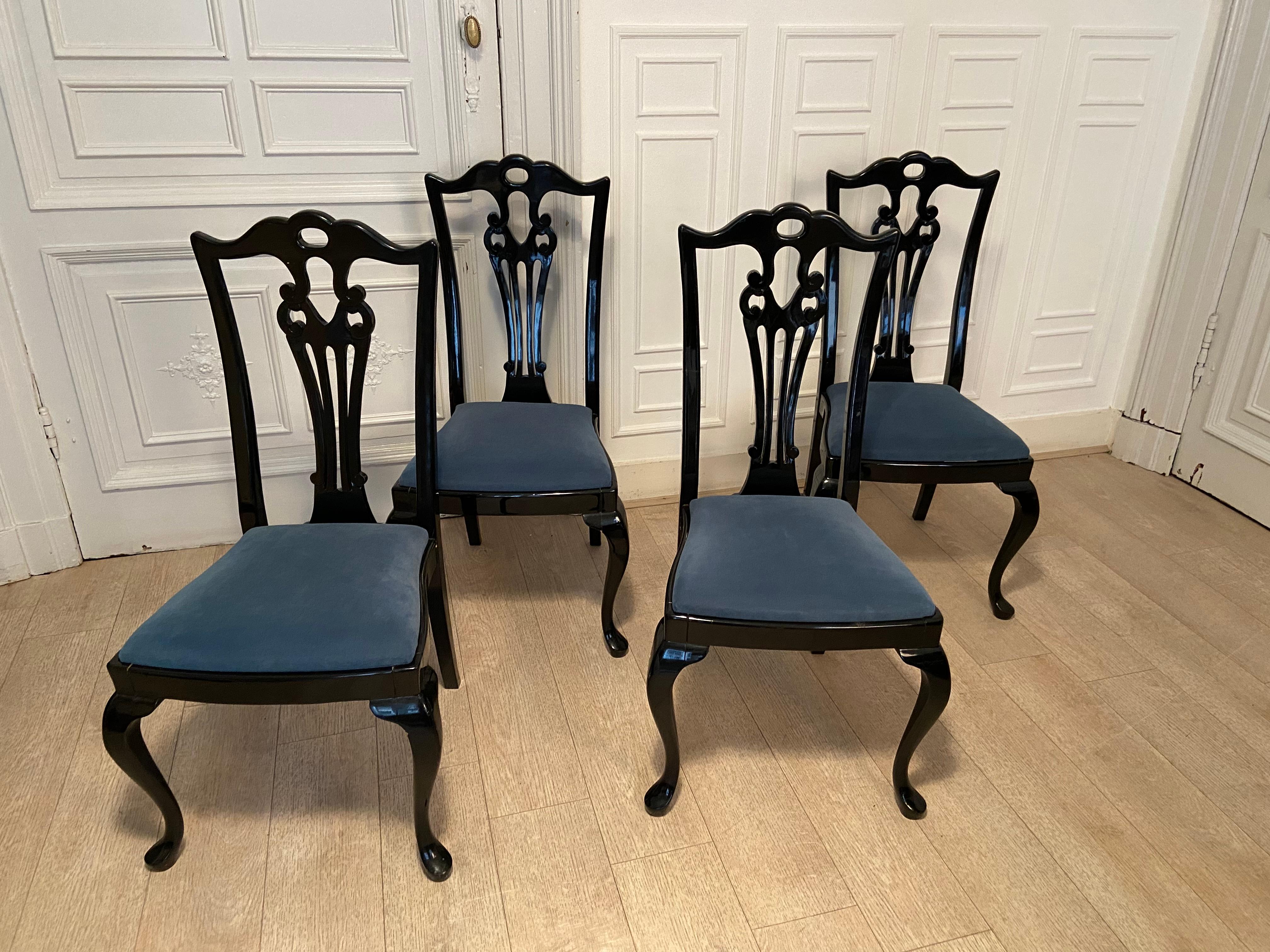 Mid-Century Modern 4 black lacquered chairs, 1970s For Sale