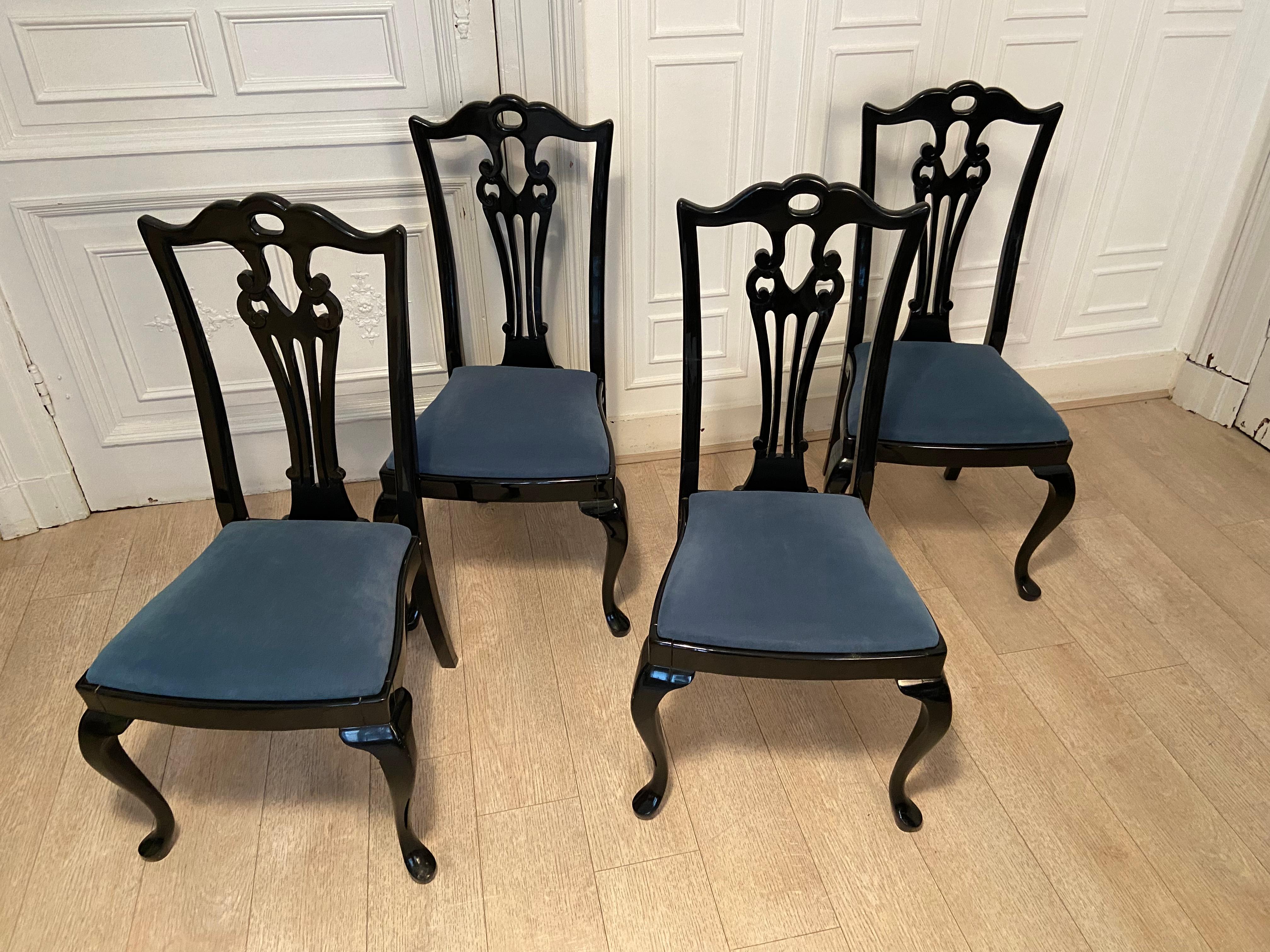 European 4 black lacquered chairs, 1970s For Sale