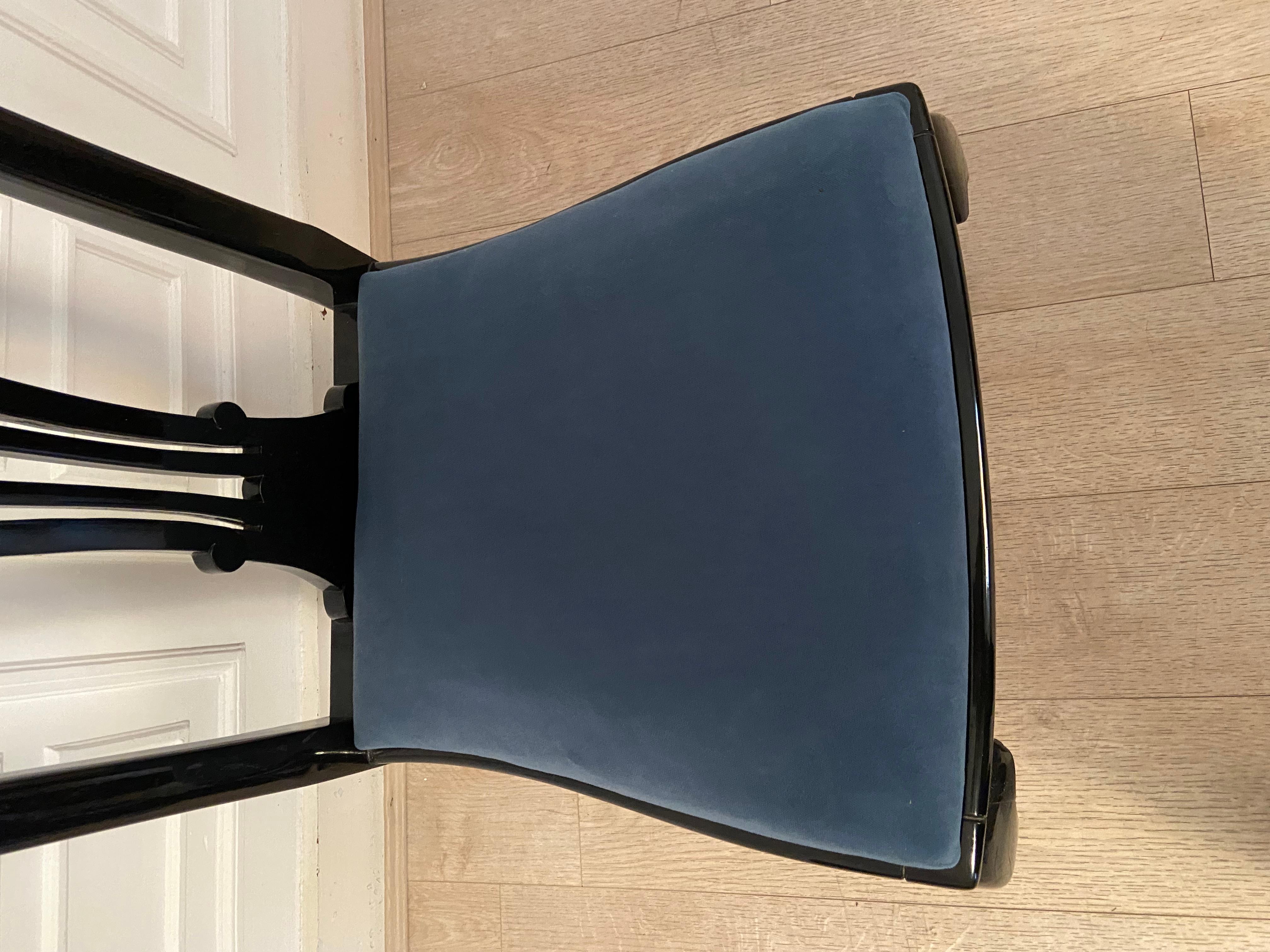 4 black lacquered chairs, 1970s For Sale 1