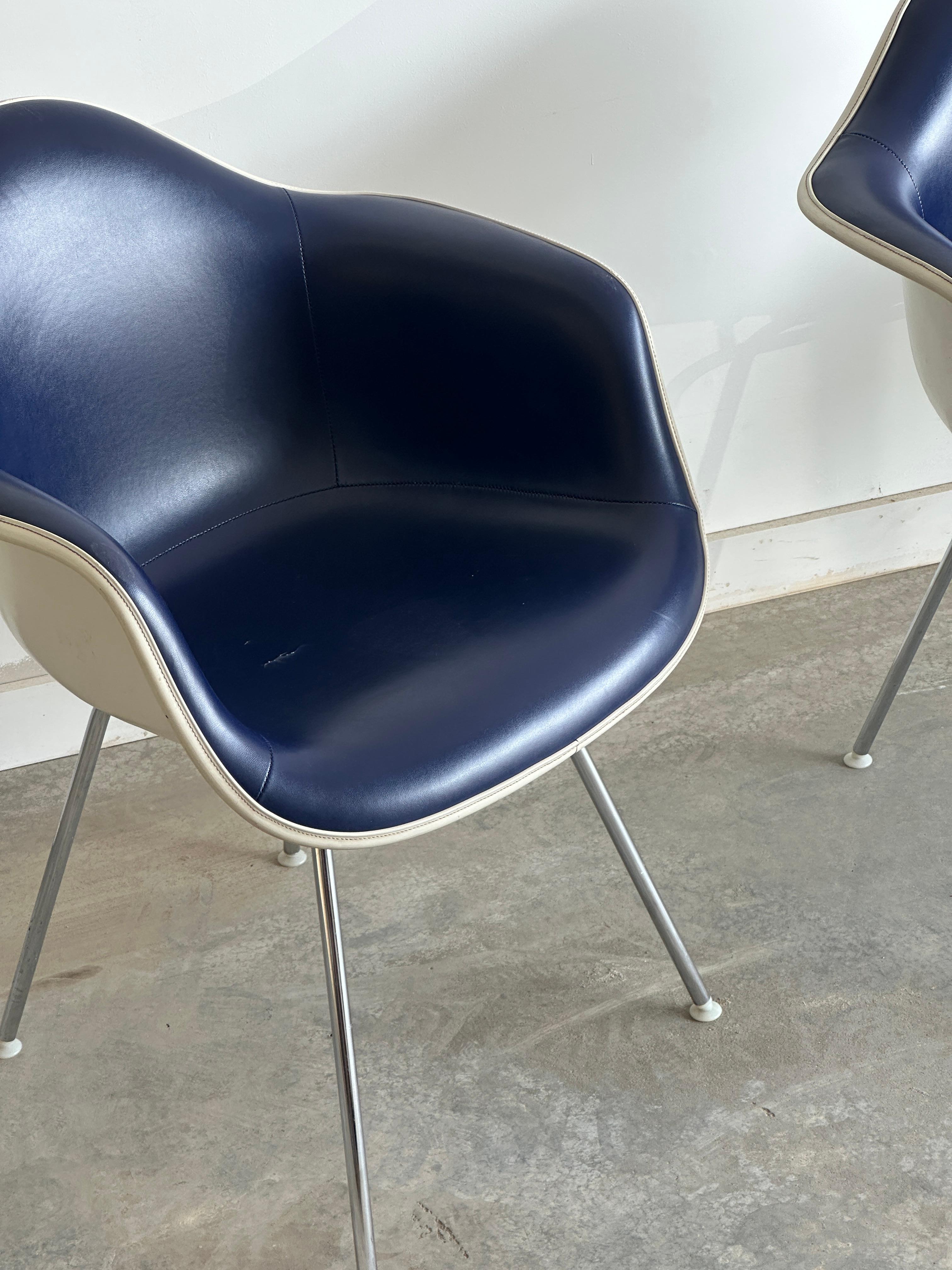 4 blue leather rope edge Dax armchairs by Charles & Ray Eames for Herman Miller In Good Condition For Sale In Kleinburg, ON