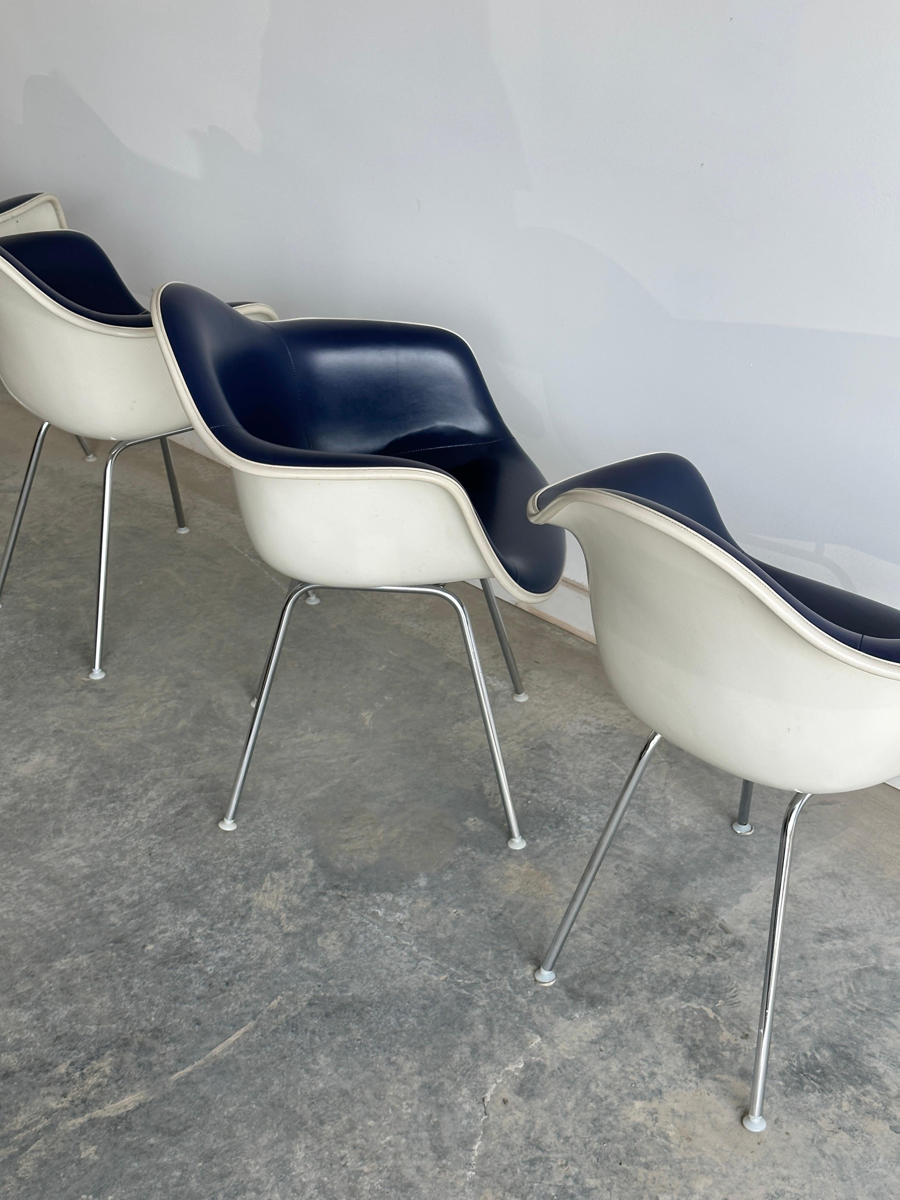 4 fauteuils Dax en cuir bleu avec bordures en corde de Charles et Ray Eames pour Herman Miller en vente 2