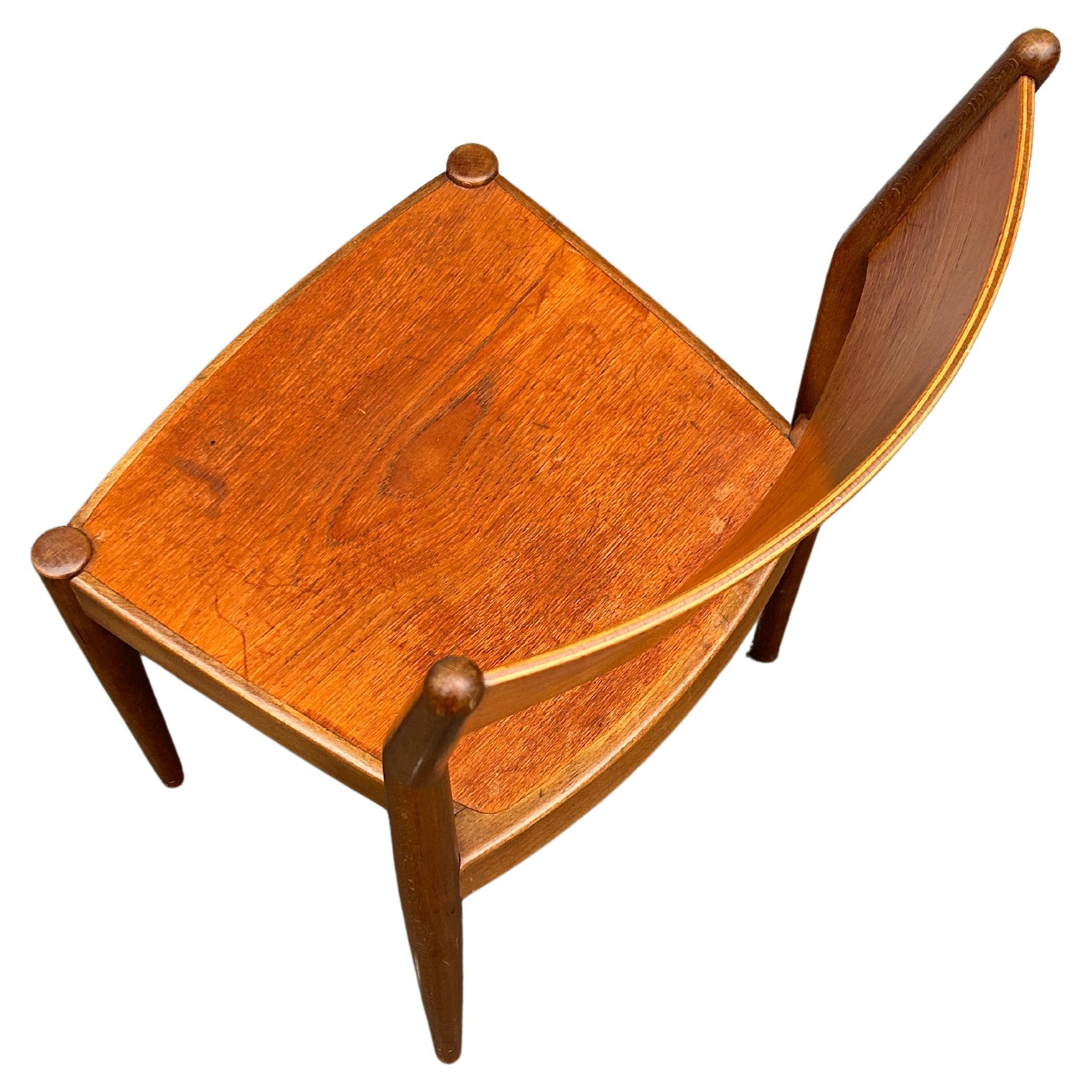 Scandinave moderne 4 chaises de salle à manger empilables en teck danois Borge Mogensen pour C.M. Madsen en vente