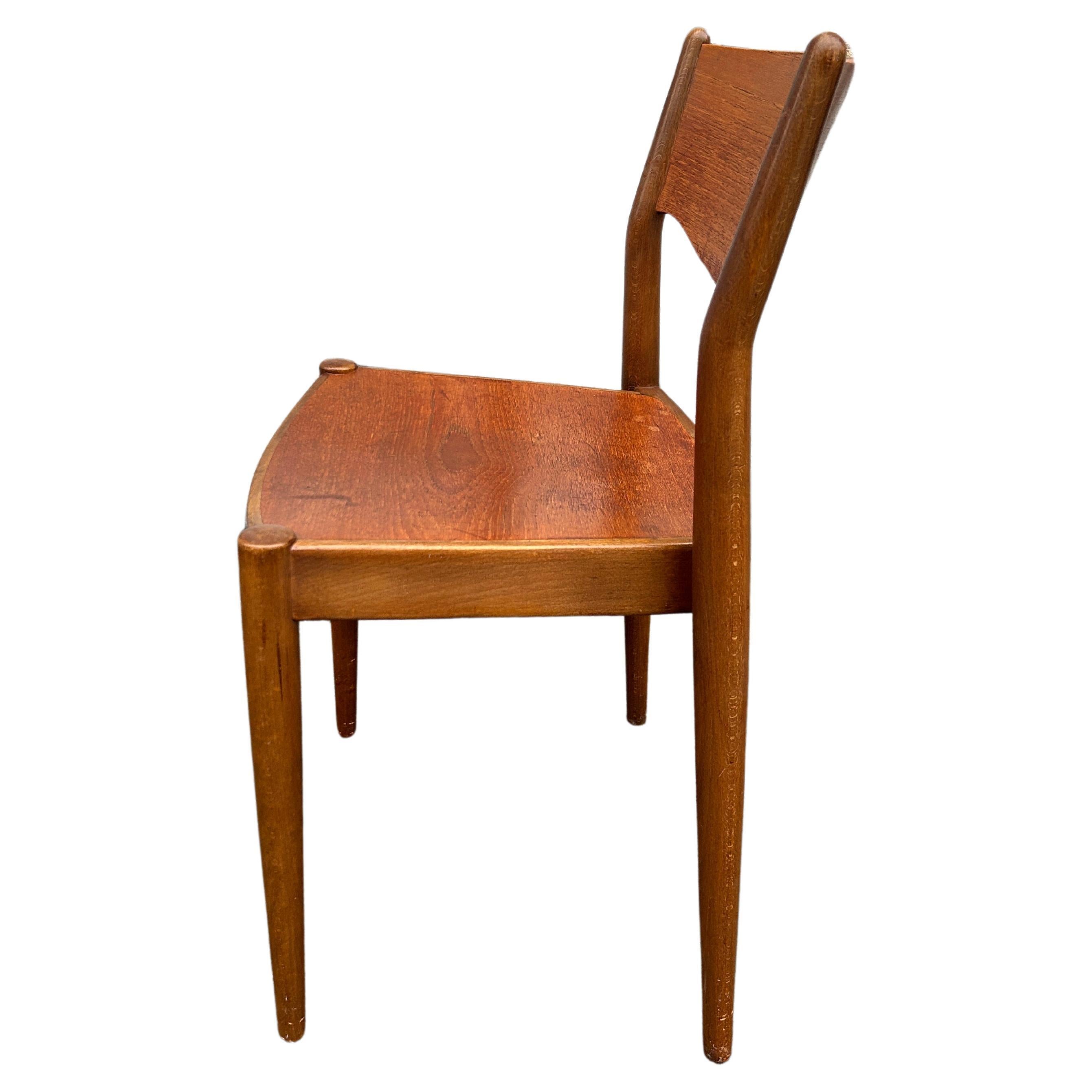 4 Borge Mogensen Stacking Danish Teak Dining Chairs for C.M. Madsen In Good Condition For Sale In BROOKLYN, NY