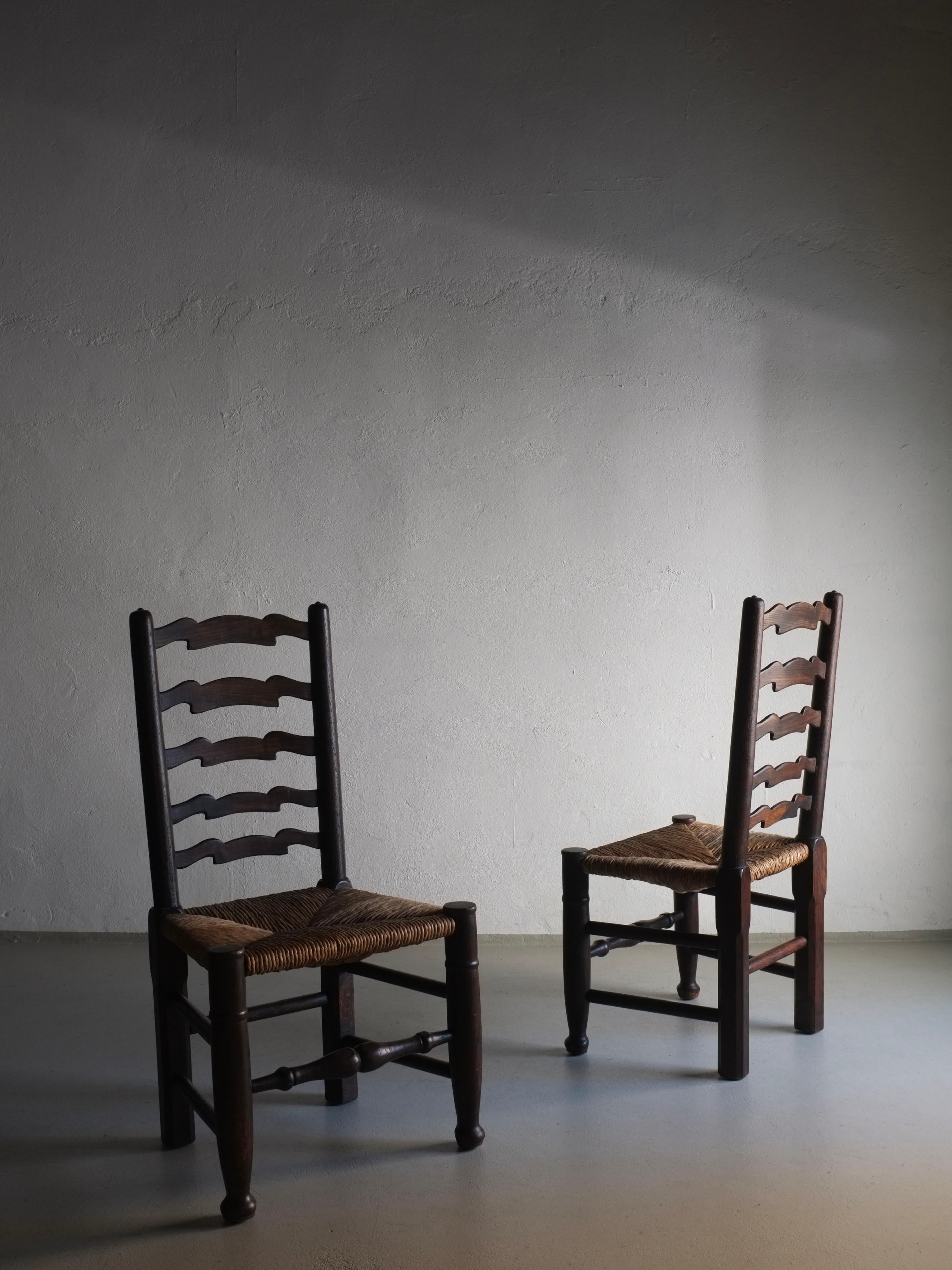 Rustic 4 Brutalist Ladder Back Straw Seat Chairs, England, 1900s For Sale