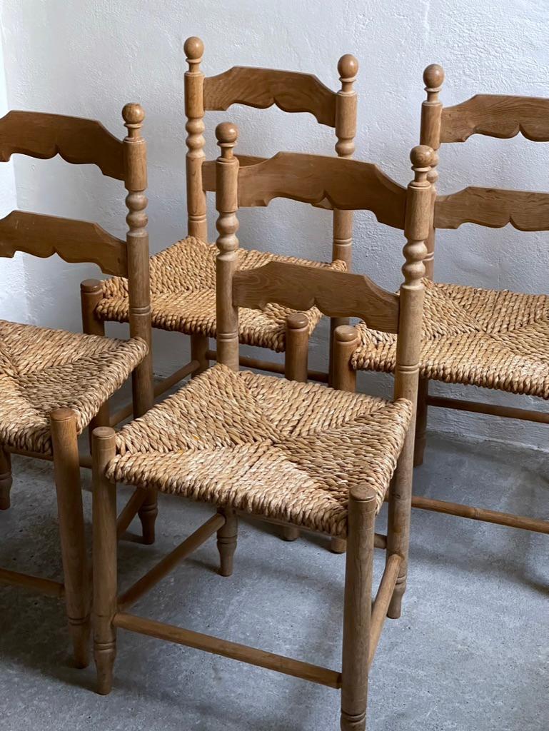 A great set for 4 brutalist dining chairs in solid oak and heavy hand woven seagrass. Produced by mid century french cabinet maker and these chairs present a strong shape that will contribute to the delicate tactility to your interior design. In