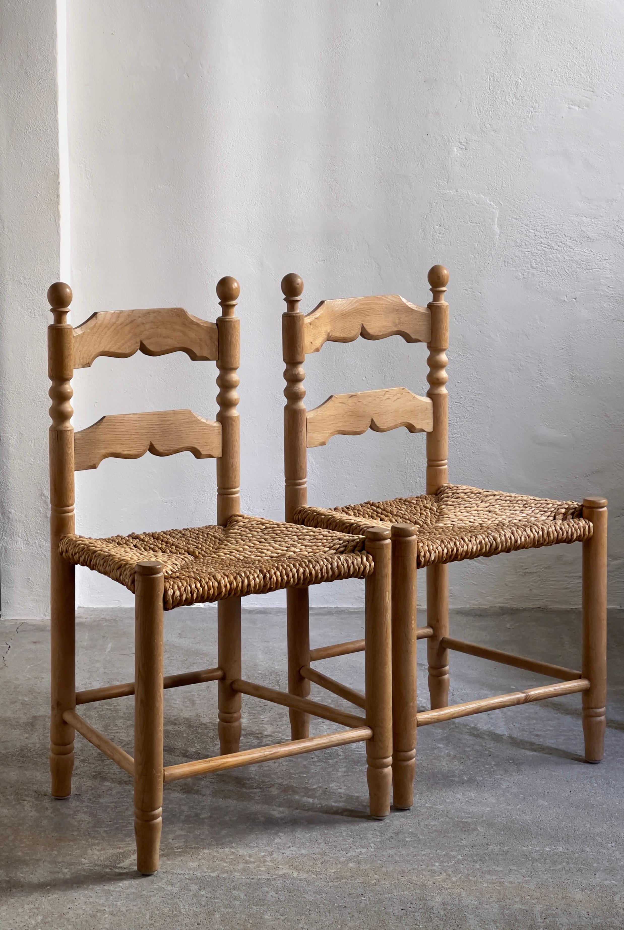 French Provincial 4 Brutalist Mid Century French Dining Chairs in Solid Oak and Seagrass. 1950s