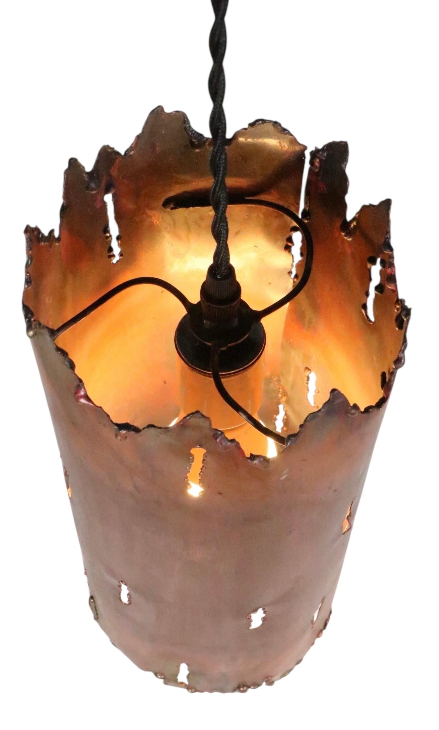 4 Brutalist Torch Cut Copper Cylinder Pendant Table Lamp Fixtures att. Tom Geene For Sale 4